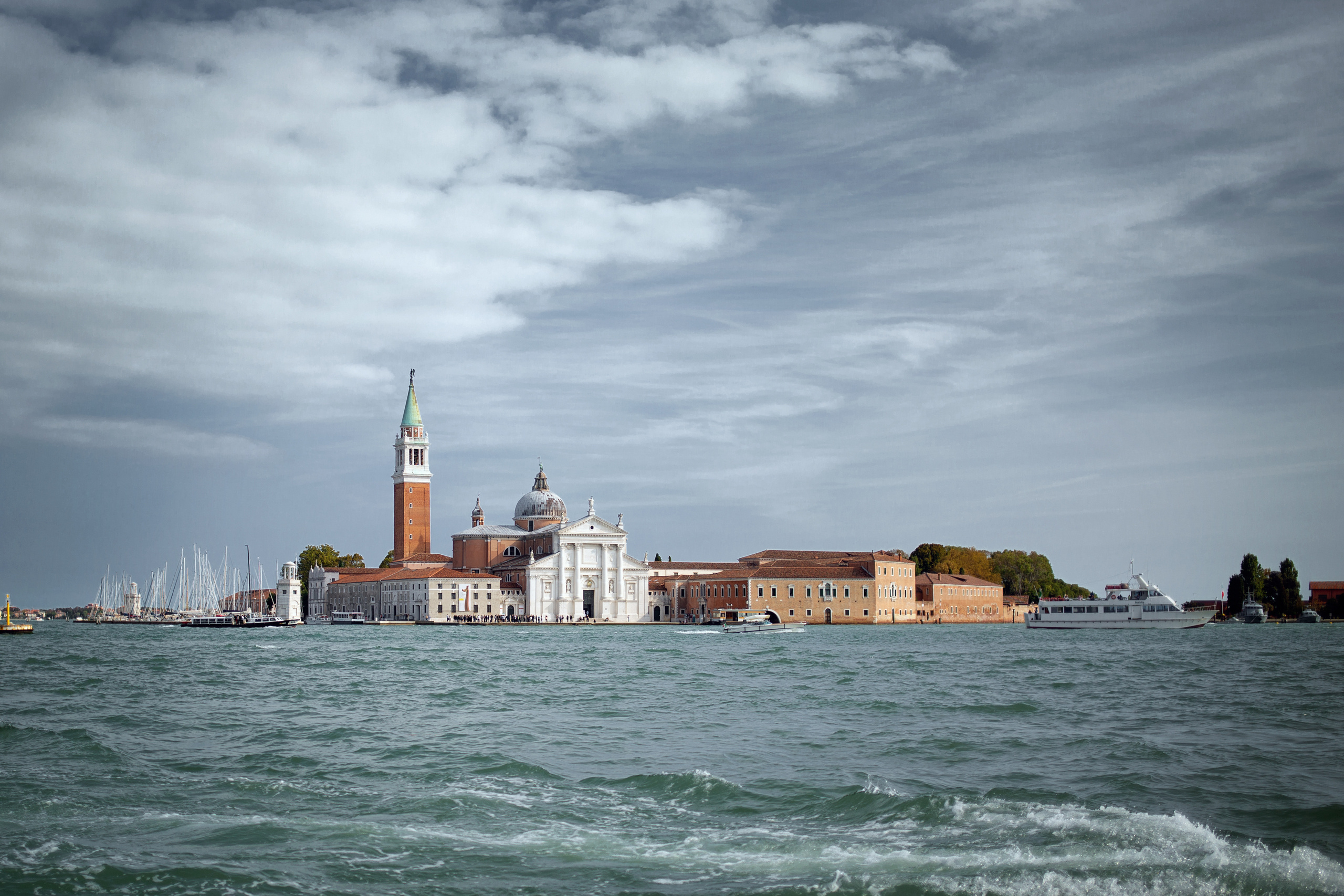 Photo session on a water taxi. Photographer in Venice, Viktoria Antonova