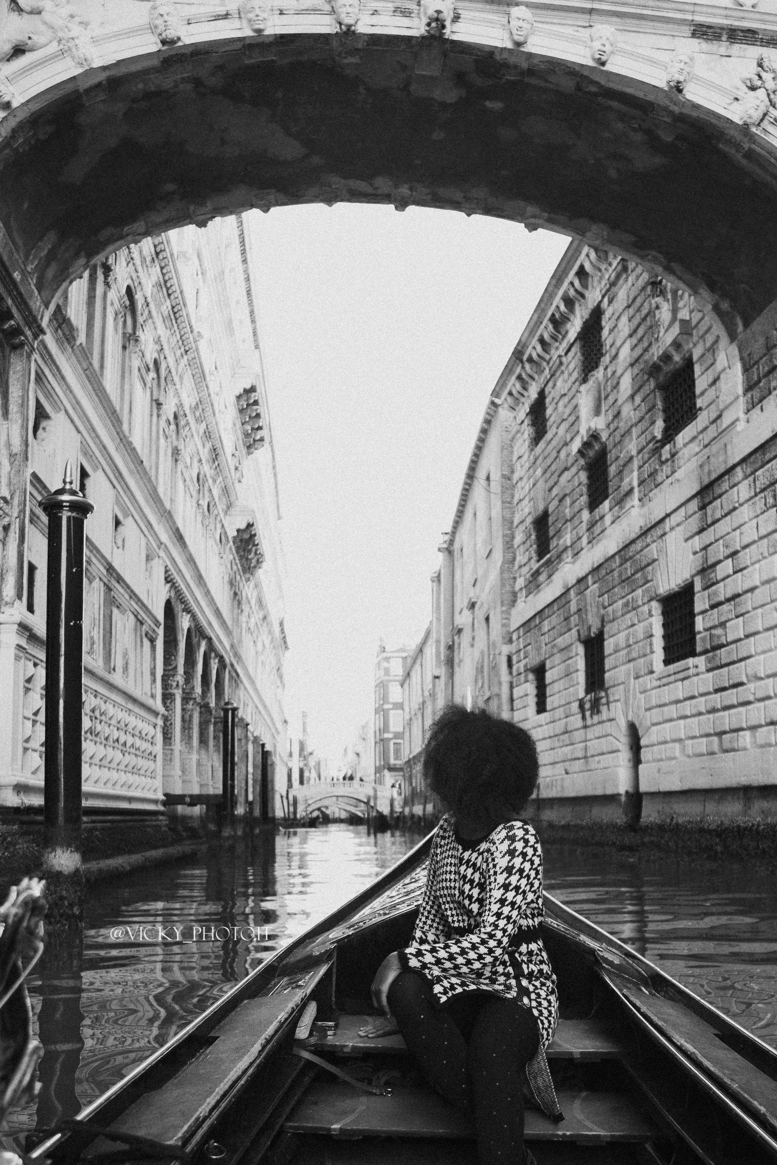 Travel blogger Gladys in Venice. Photographer in Venice, Viktoria Antonova