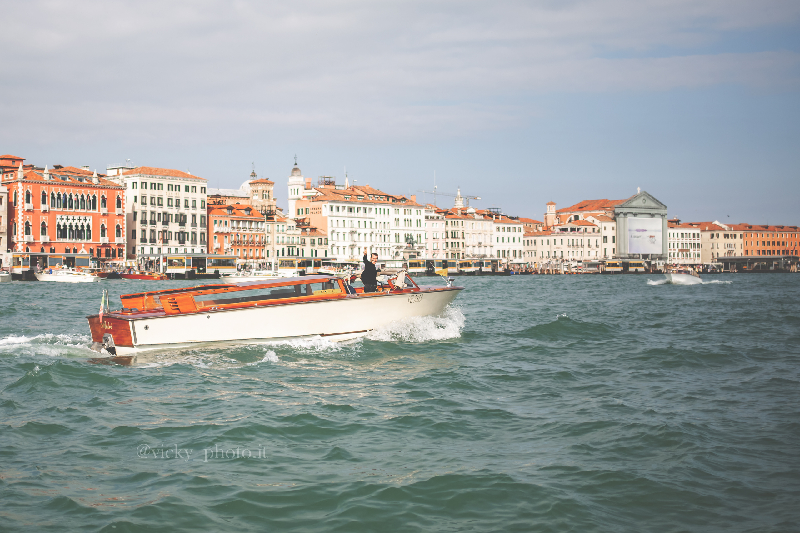 Photo session on a water taxi. Photographer in Venice, Viktoria Antonova