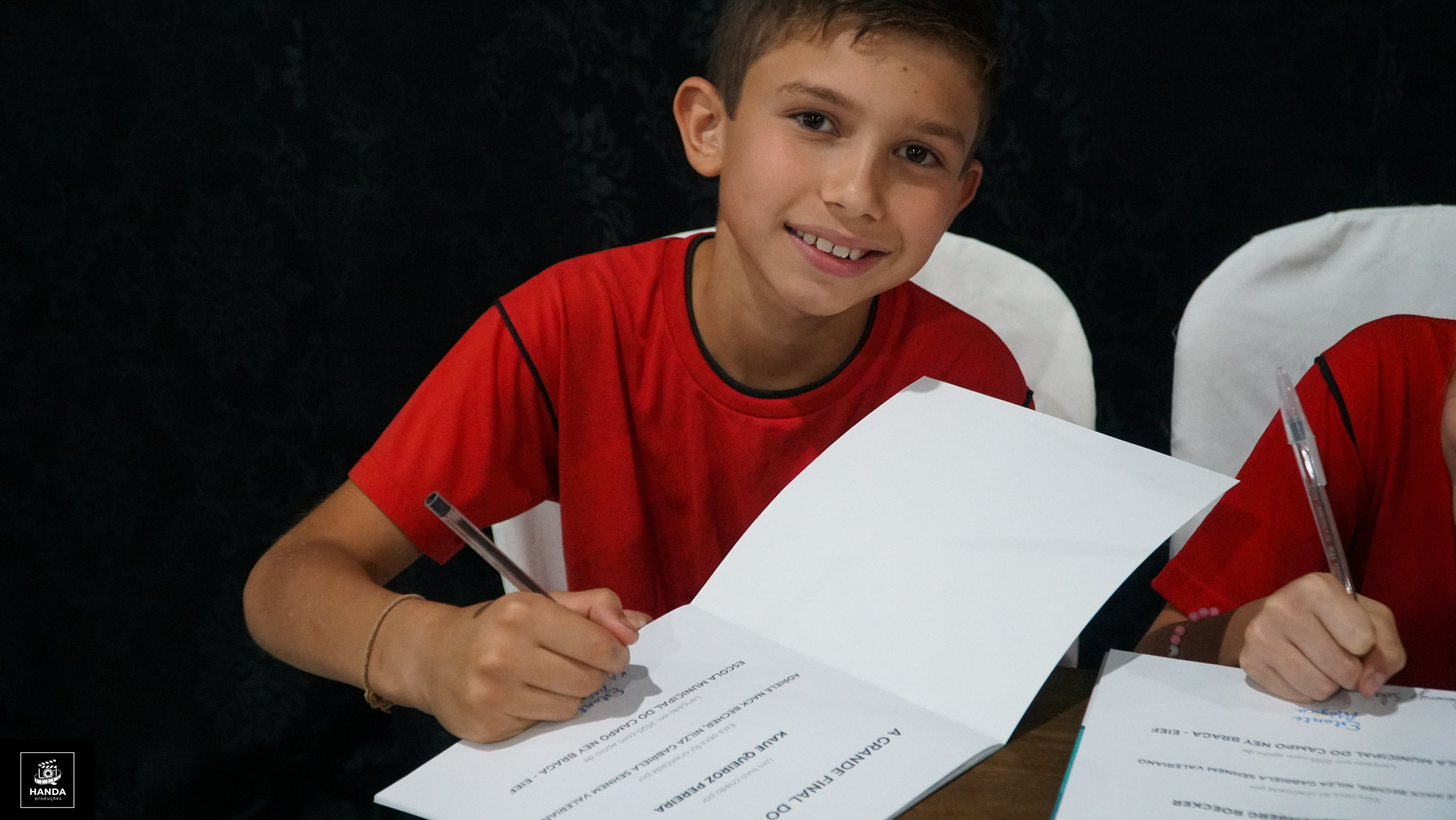 Noite autógrafos colégio Aurélio Buarque de Holanda. Handa Produções