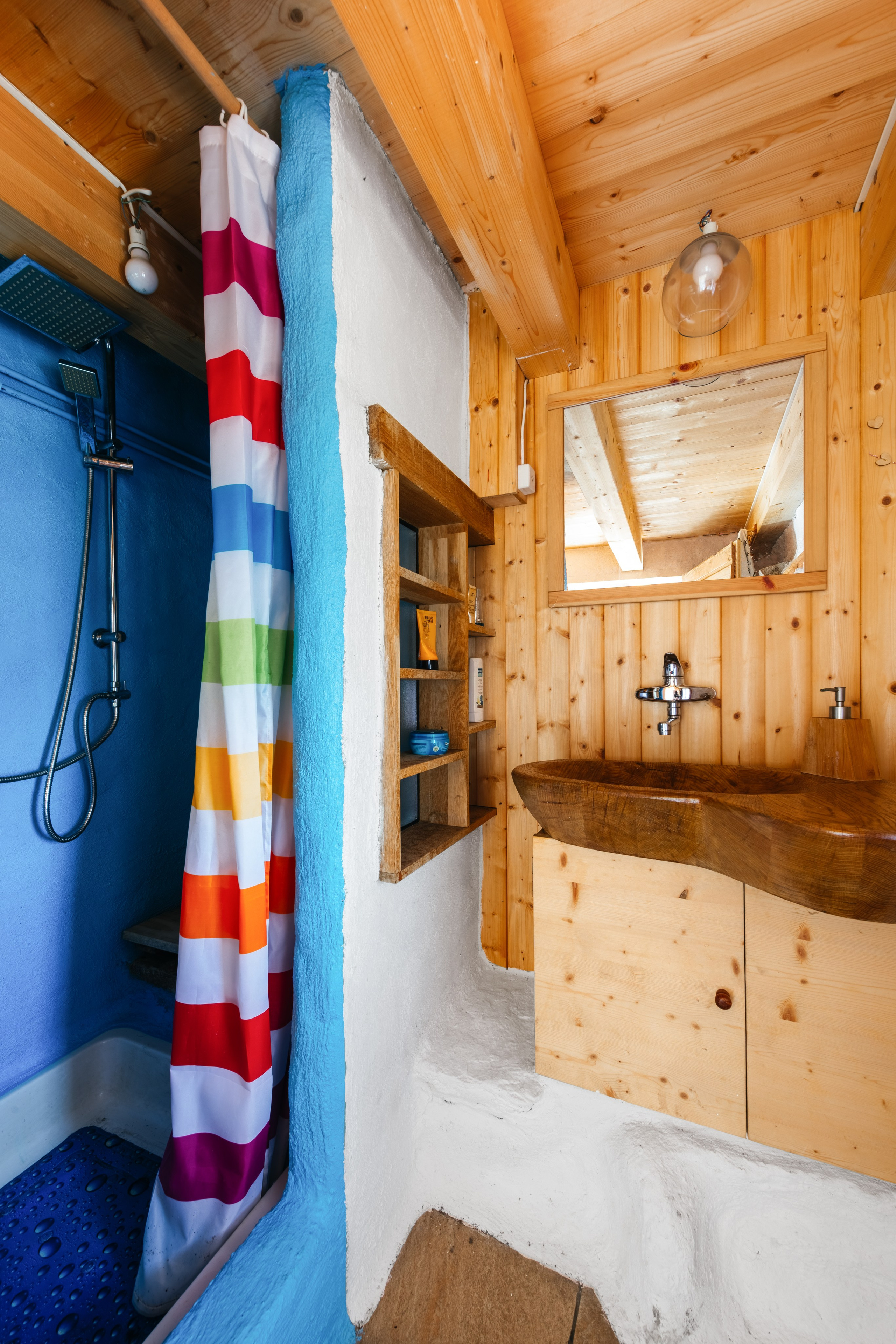 Rustico, VAL RESA, TICINO. Hallo! Ich bin Elena und arbeite als Immobilienfotografin