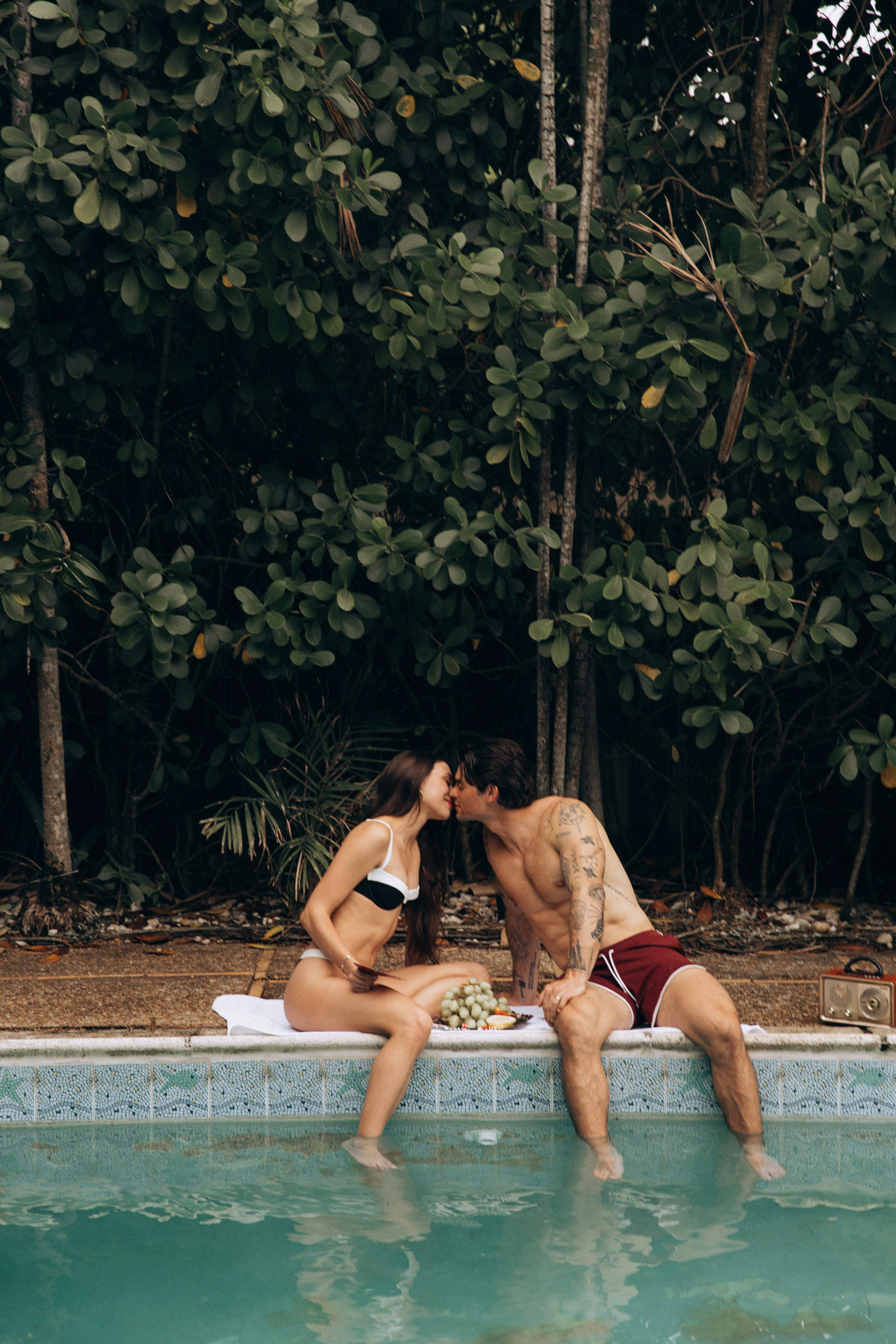 Editorial Retro Pool Session in Miami