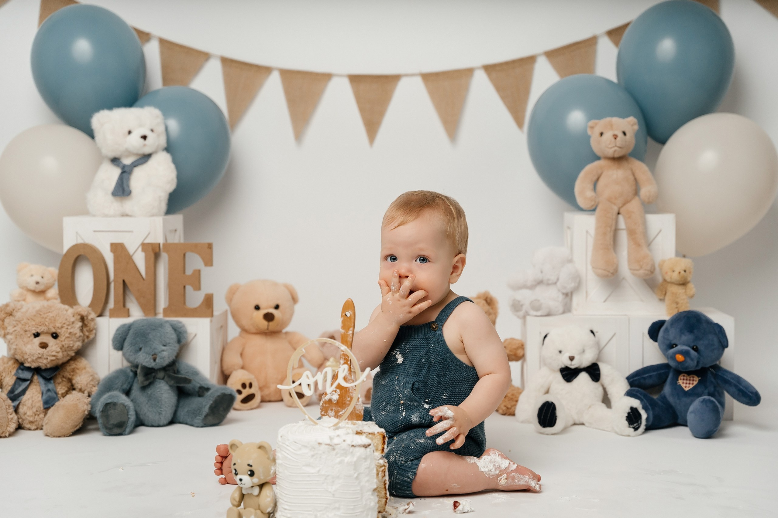 First birthday cake smash session. Newborn and family photographer. Hills District. Sydney