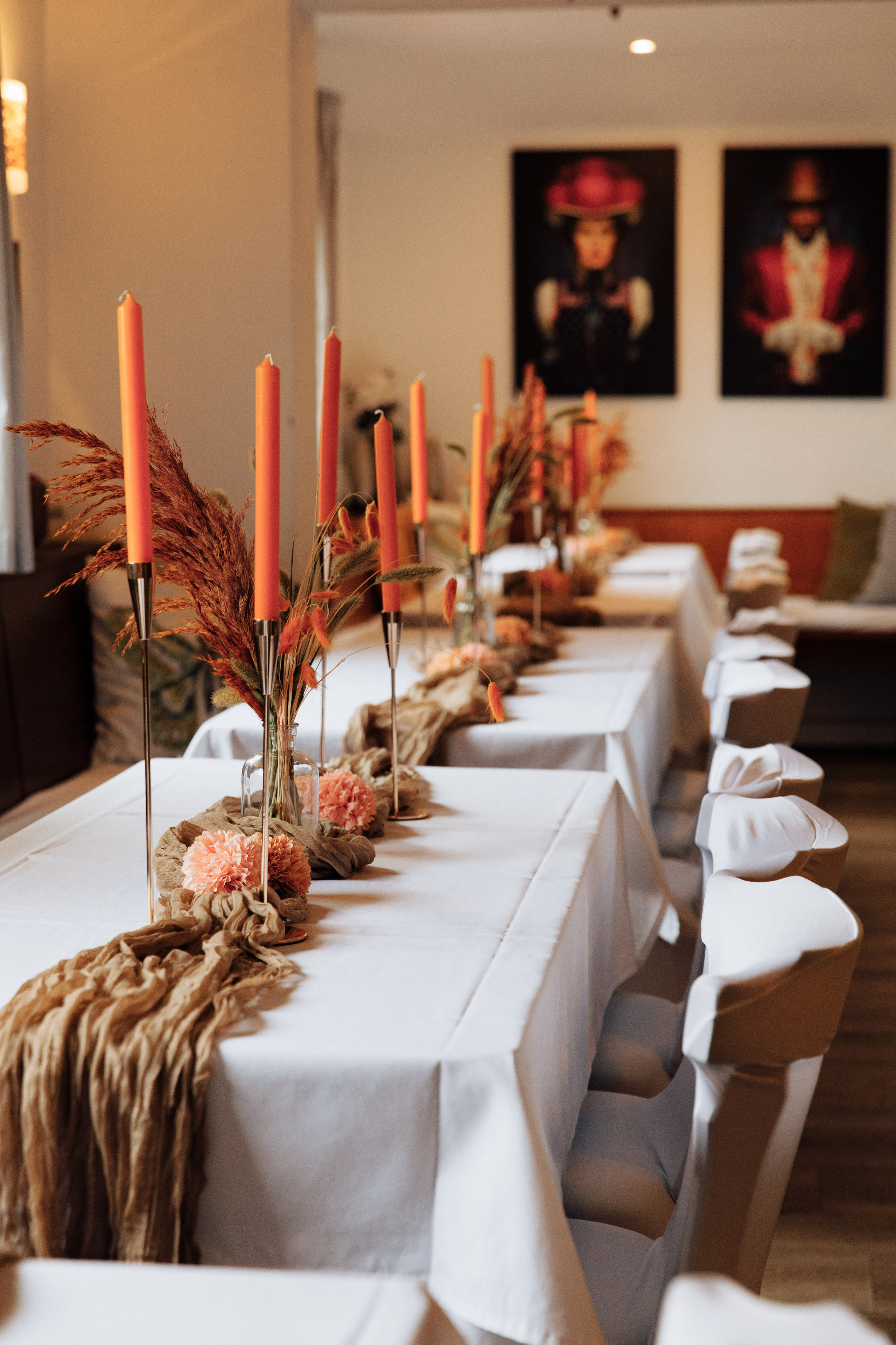 Herbstlicher Hochzeitsdekor in der Almhütte Kleinwalstadt.