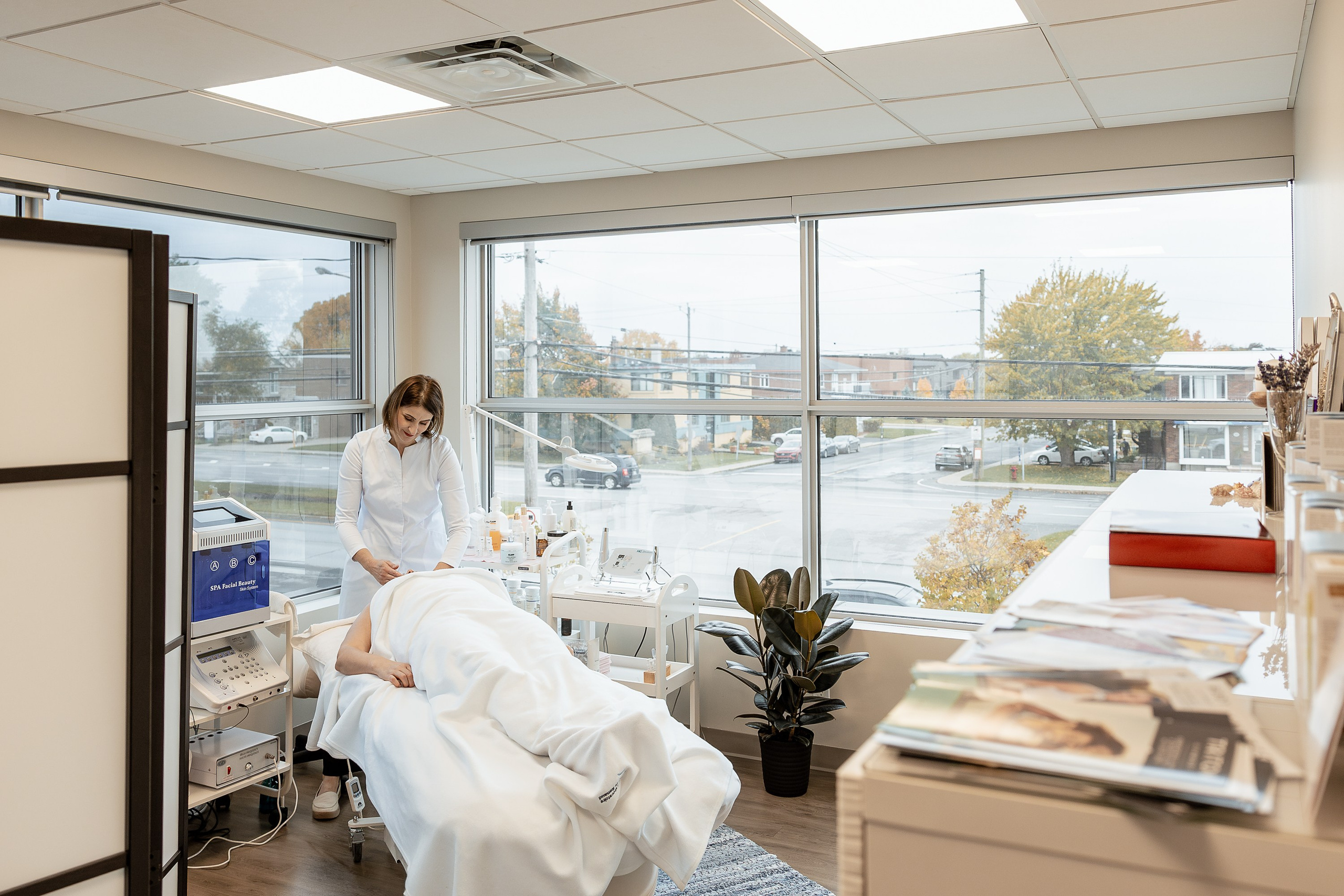 Violeta Sili, Esthéticienne/Beautician