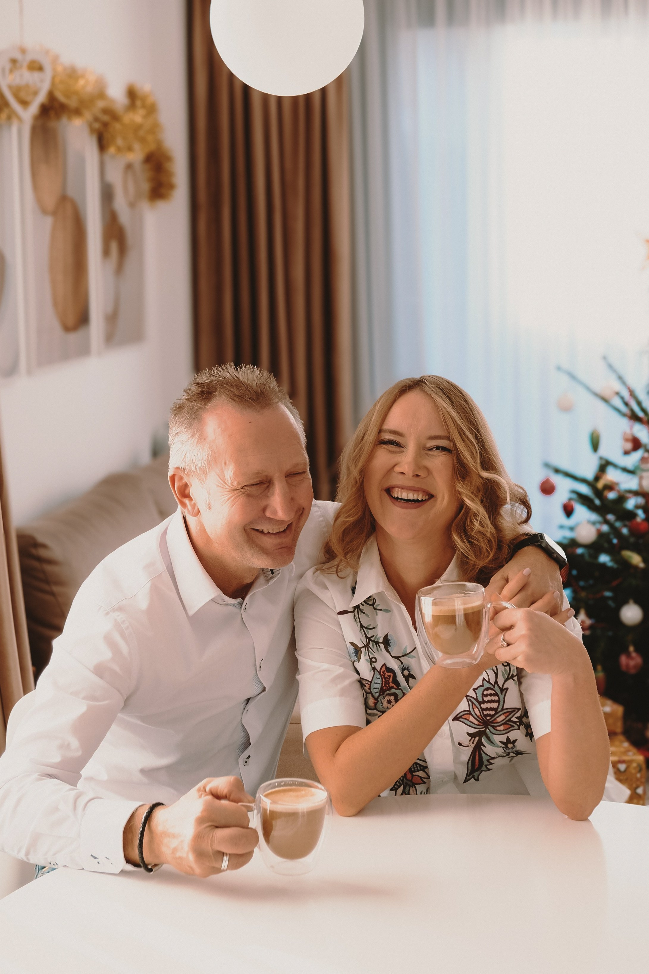 Sesión familiar en Navidad. Fotografía profesional en Calafell - Elena Medvedeva