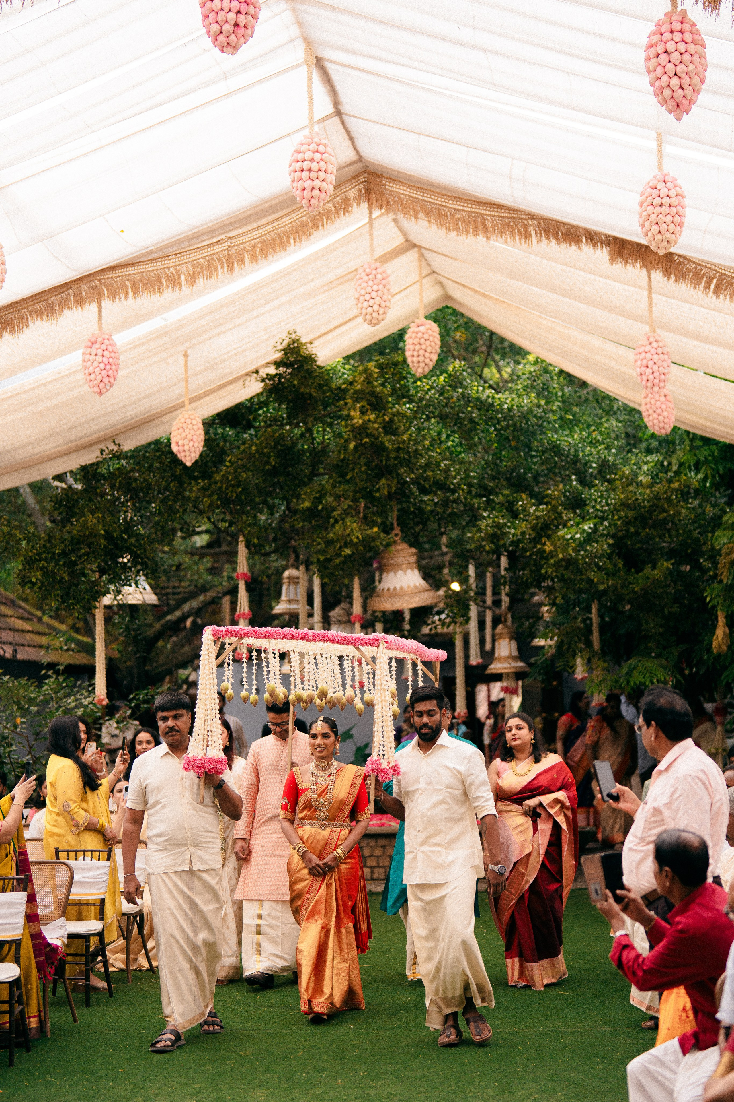 KIRTHI & JAWAHAR. Wedding photographer Avira Stories