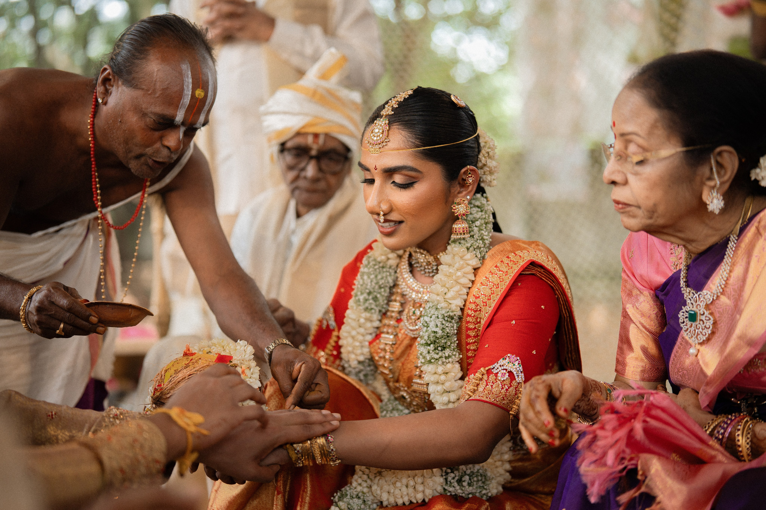 KIRTHI & JAWAHAR. Wedding photographer Avira Stories