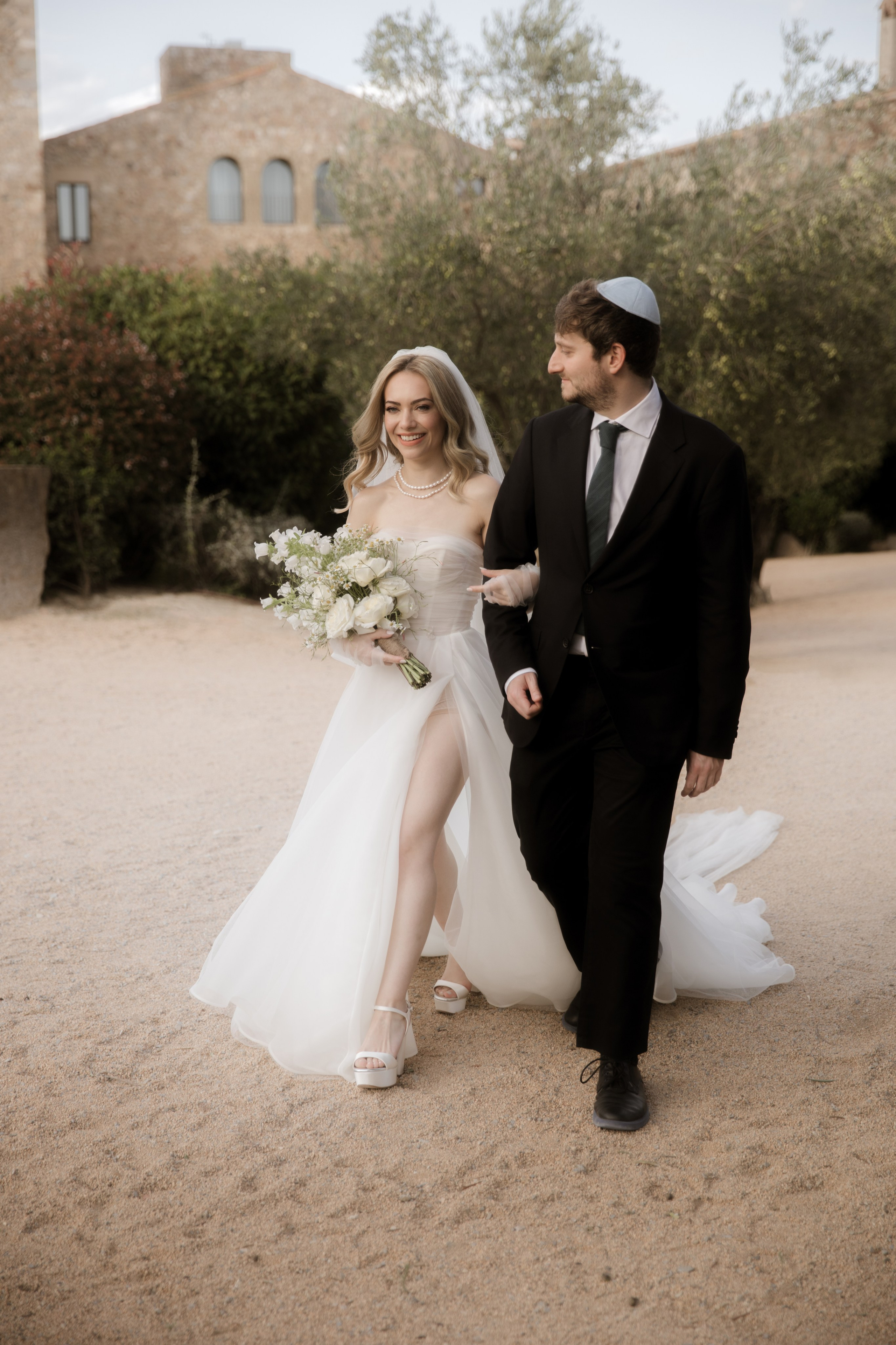 PJ & Yonna. Hotel Castell d’Emporda. Paola fotógrafo / videografo de bodas en Barcelona