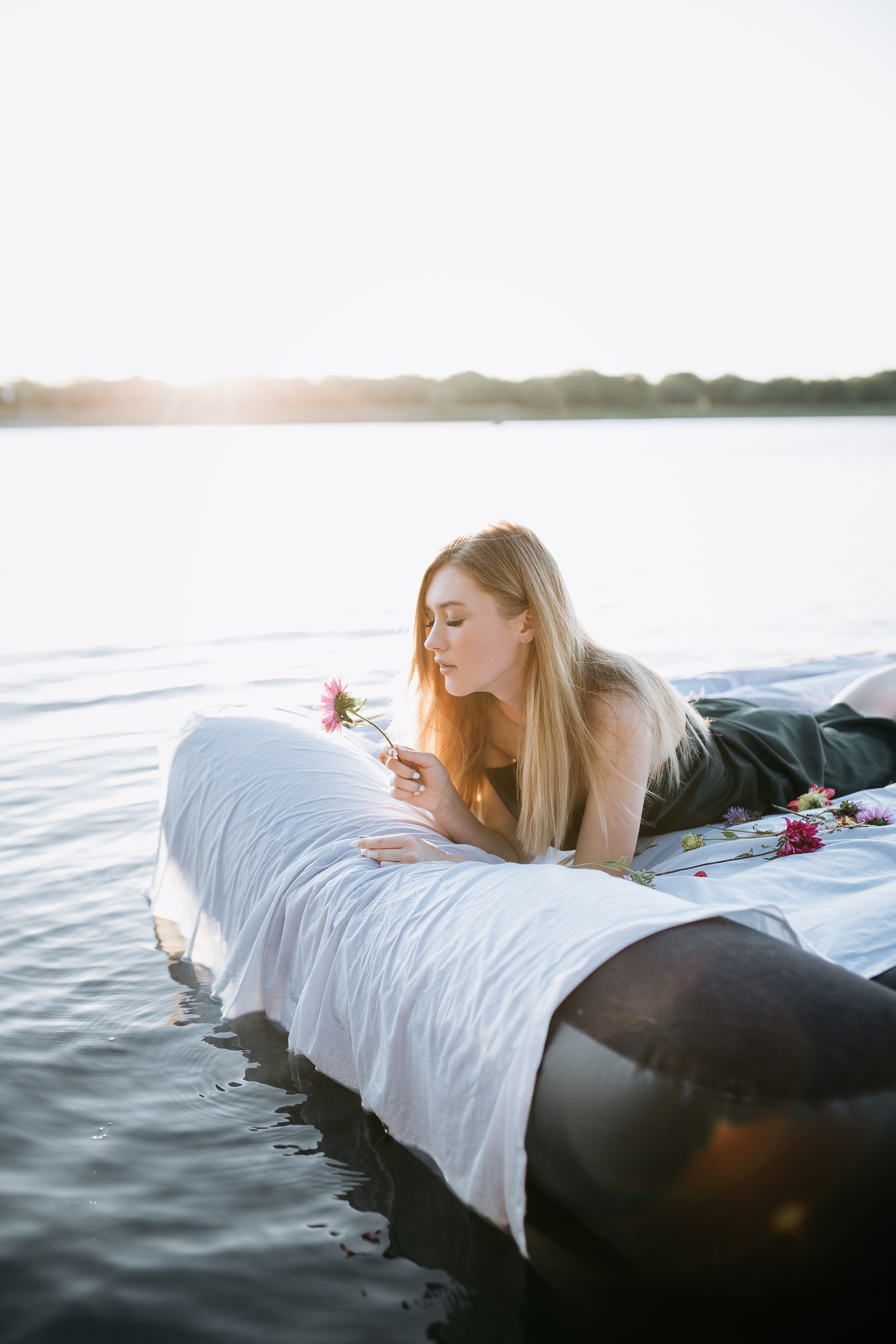 Vika photoshoot at the river. Photographe à Rouen, France