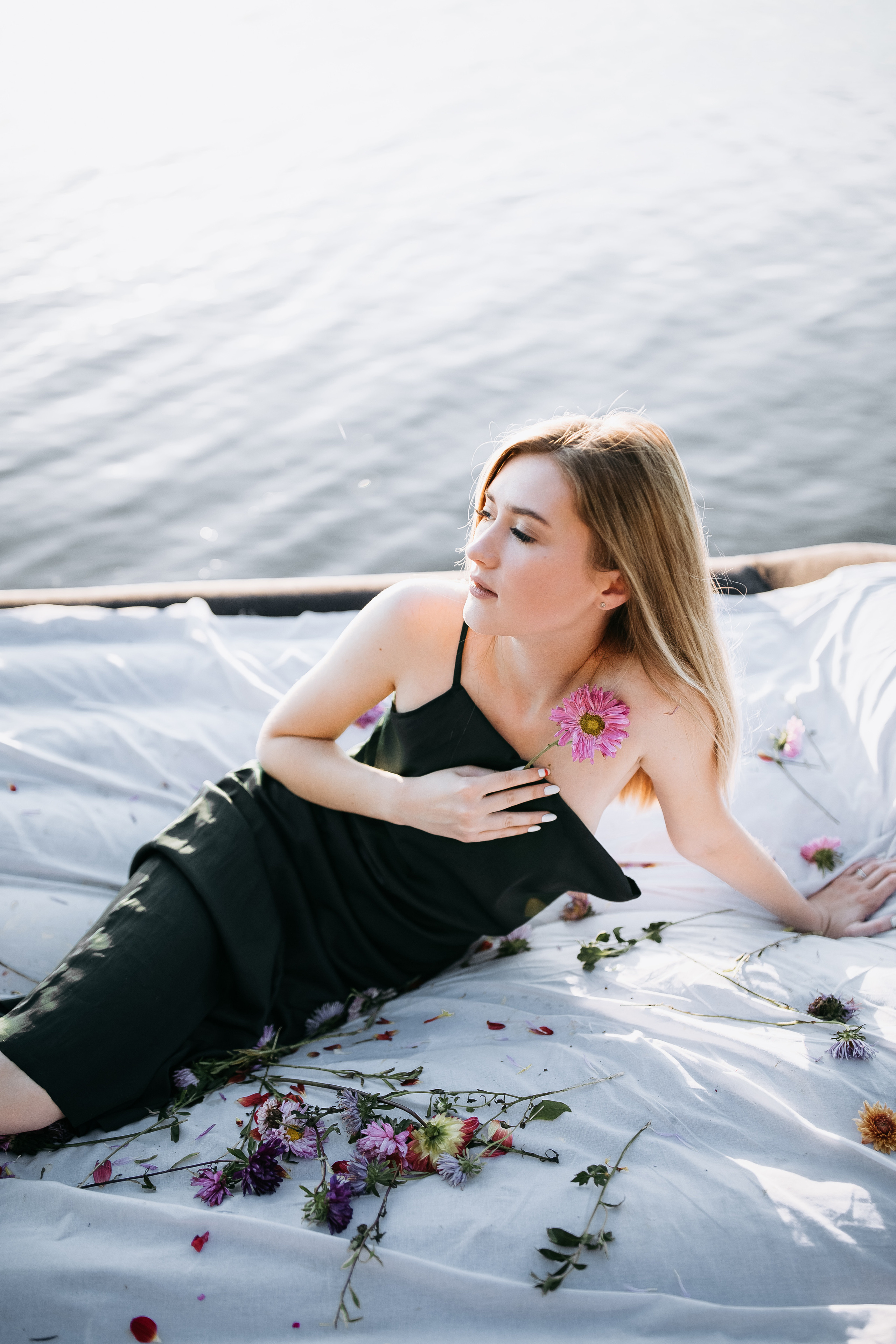 Vika photoshoot at the river. Photographe à Rouen, France
