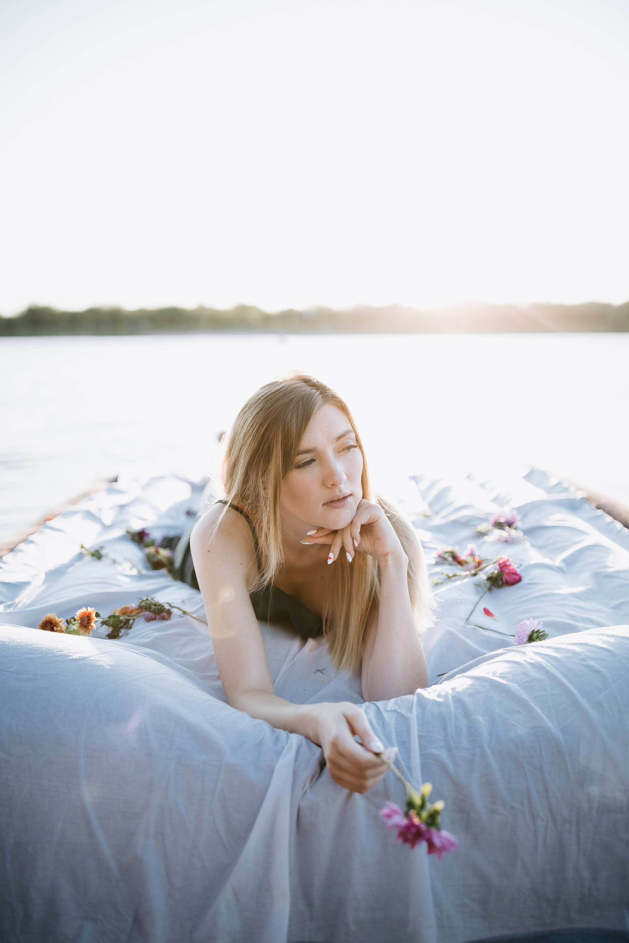 Vika photoshoot at the river. Photographe à Rouen, France