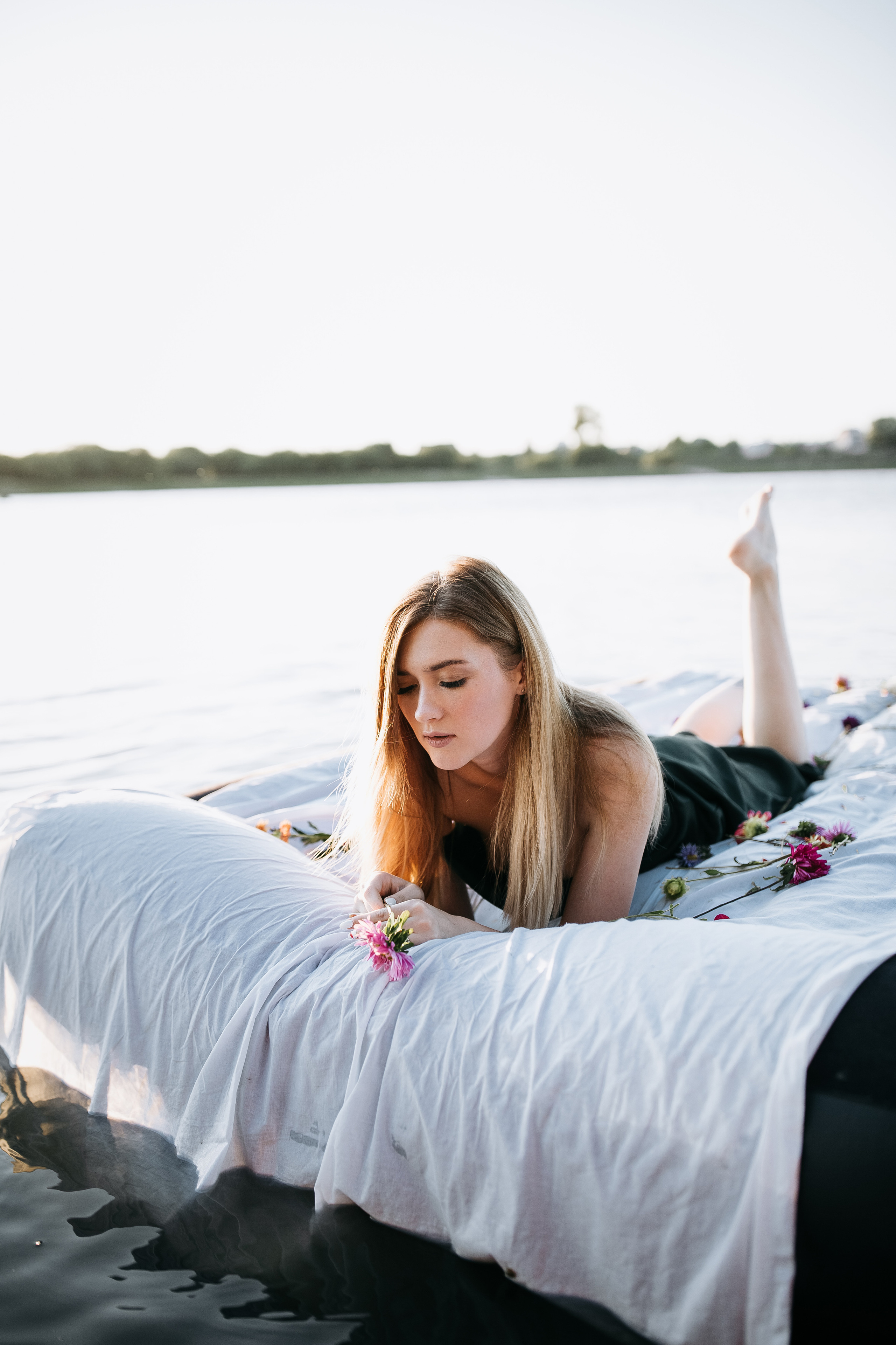 Vika photoshoot at the river. Photographe à Rouen, France