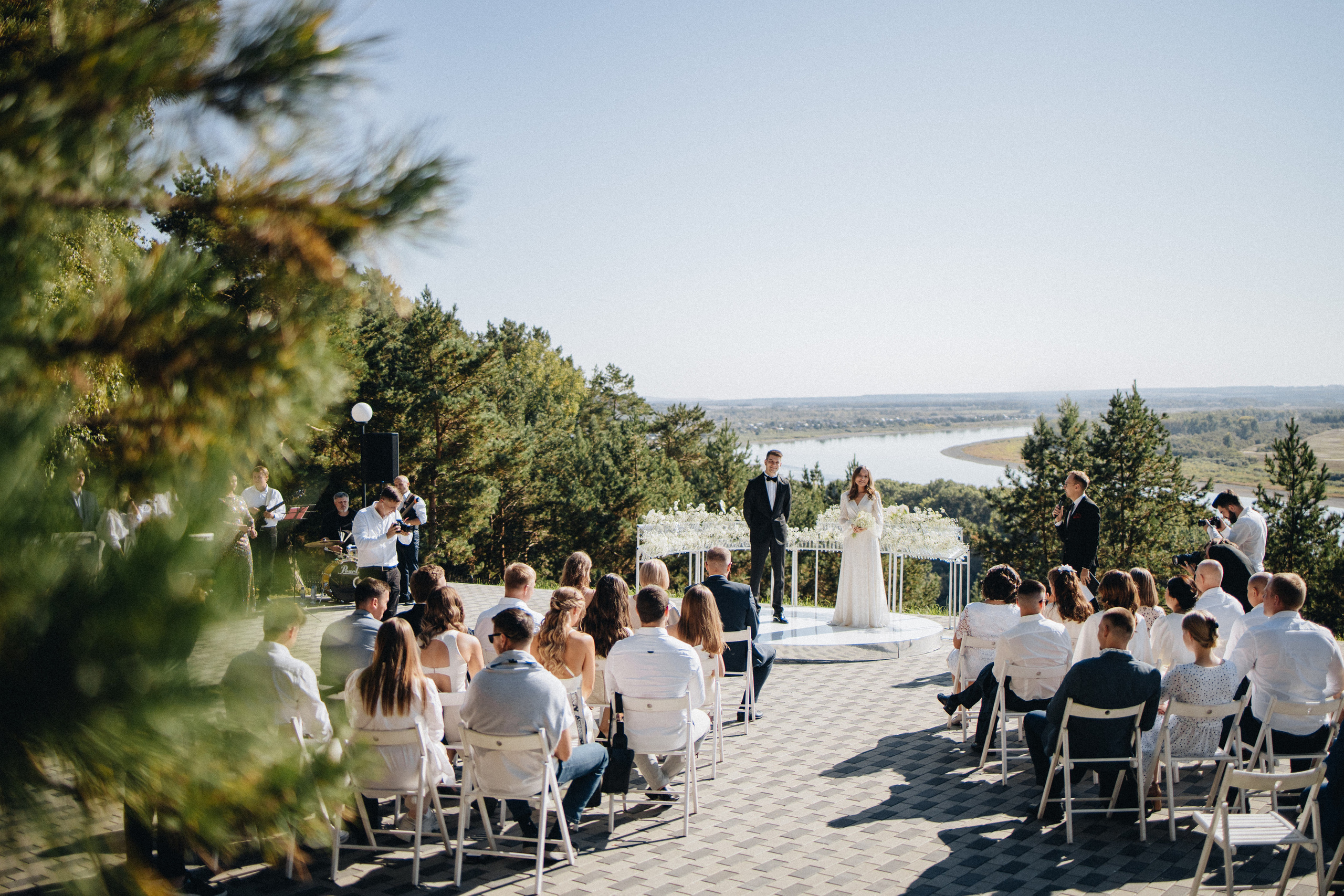 Bakker Wedding Photography in Portland, Seattle, Bend & Oregon Coast | Classic Black & White Wedding by Georgy Shishkin. Capturing Love in the Heart of the Pacific Northwes