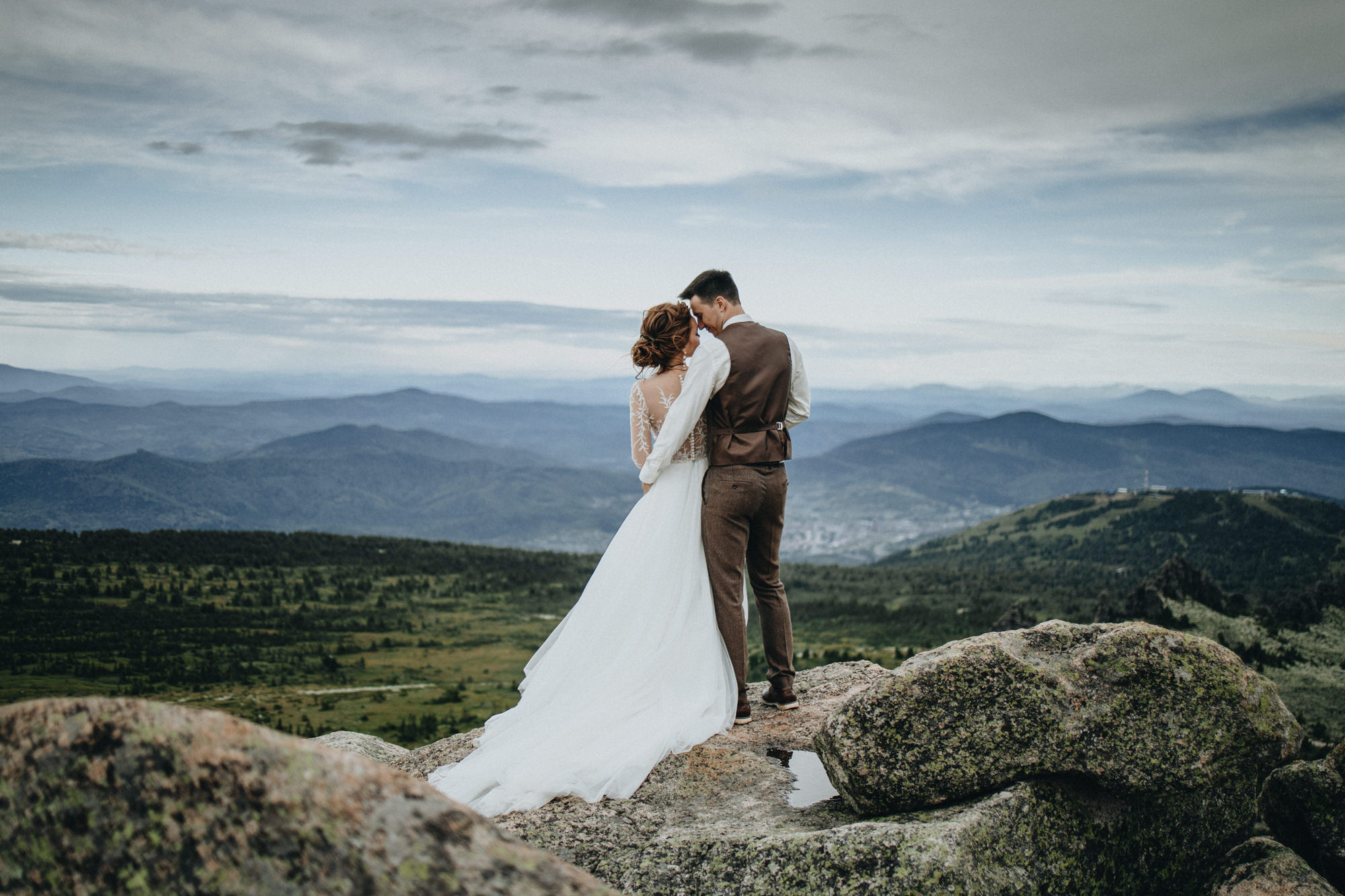 Kate & Ilya's Mountain Elopement | Georgy Shishkin Photography in Portland, Seattle, Bend & Oregon Coast. Capturing Love in the Heart of the Pacific Northwes