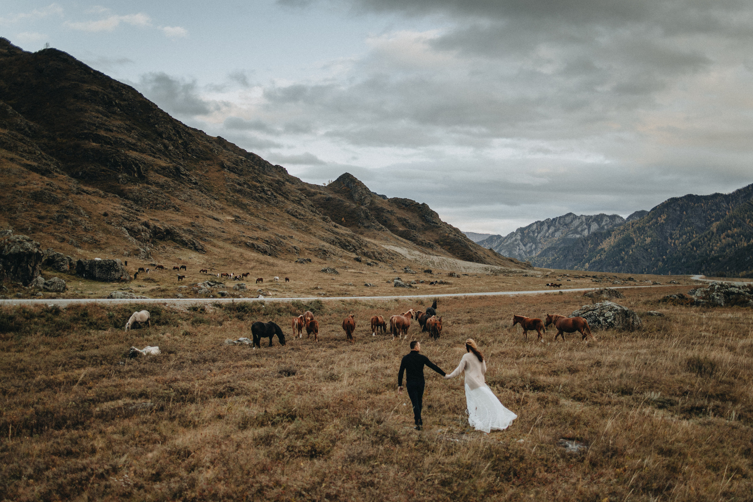 Anastasia & Konstantin’s Mountain Elopement Photography | Georgy Shishkin in Portland, Seattle, Bend & Oregon Coast. Capturing Love in the Heart of the Pacific Northwes