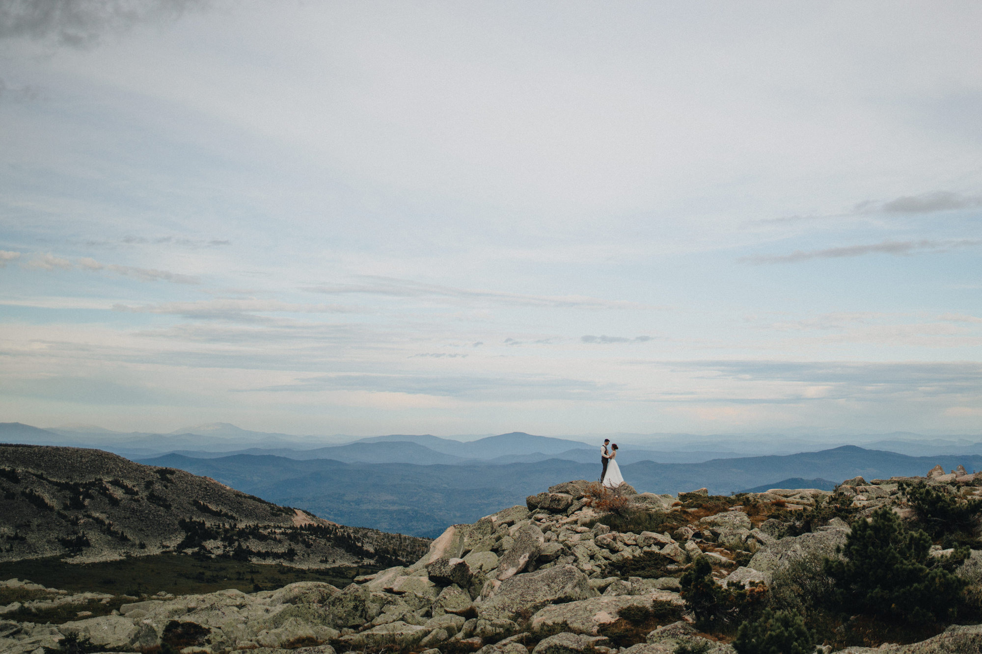Kate & Ilya's Mountain Elopement | Georgy Shishkin Photography in Portland, Seattle, Bend & Oregon Coast. Capturing Love in the Heart of the Pacific Northwes