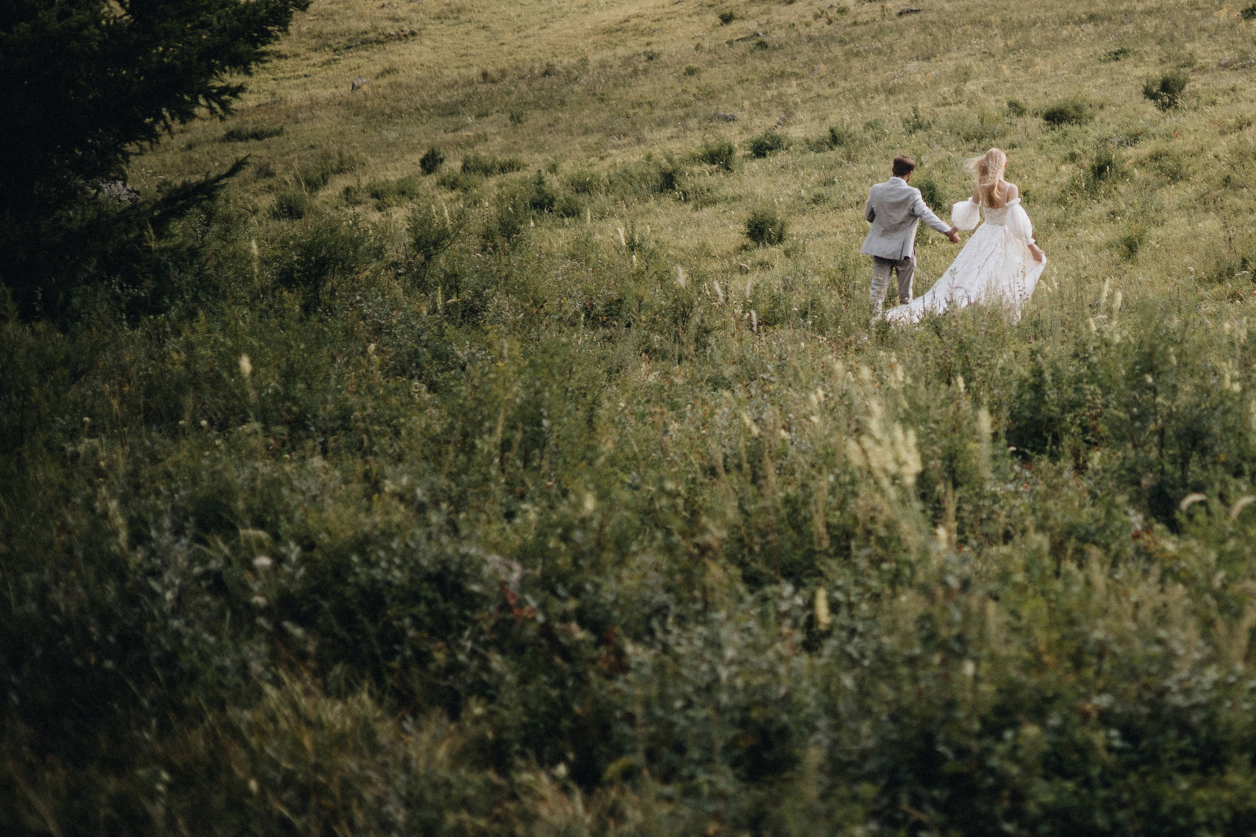 Intimate Mountain Elopement Photography in Portland, Seattle, Bend & Oregon Coast | Ksy & Max | Georgy Shishkin. Capturing Love in the Heart of the Pacific Northwes