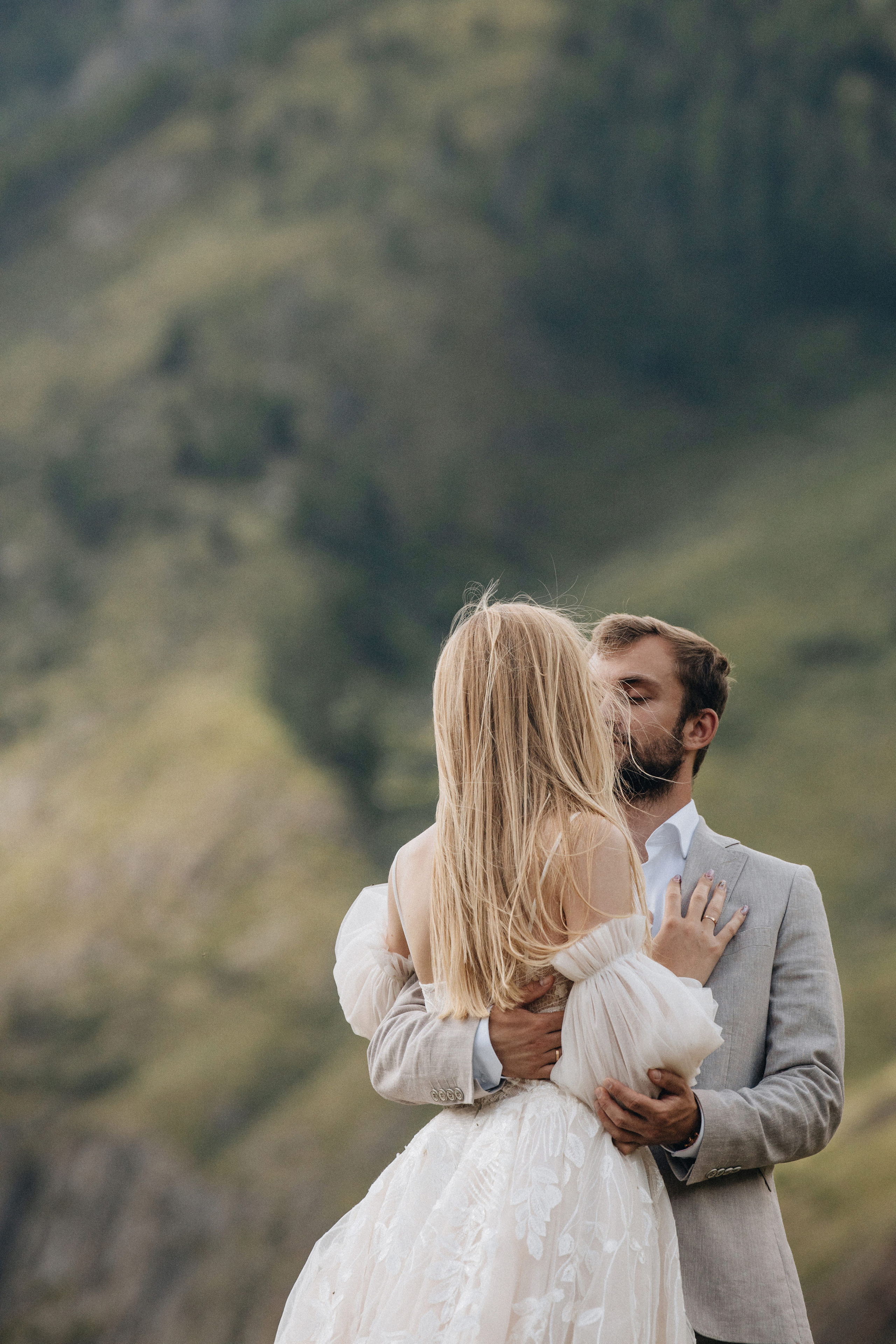 Intimate Mountain Elopement Photography in Portland, Seattle, Bend & Oregon Coast | Ksy & Max | Georgy Shishkin. Capturing Love in the Heart of the Pacific Northwes