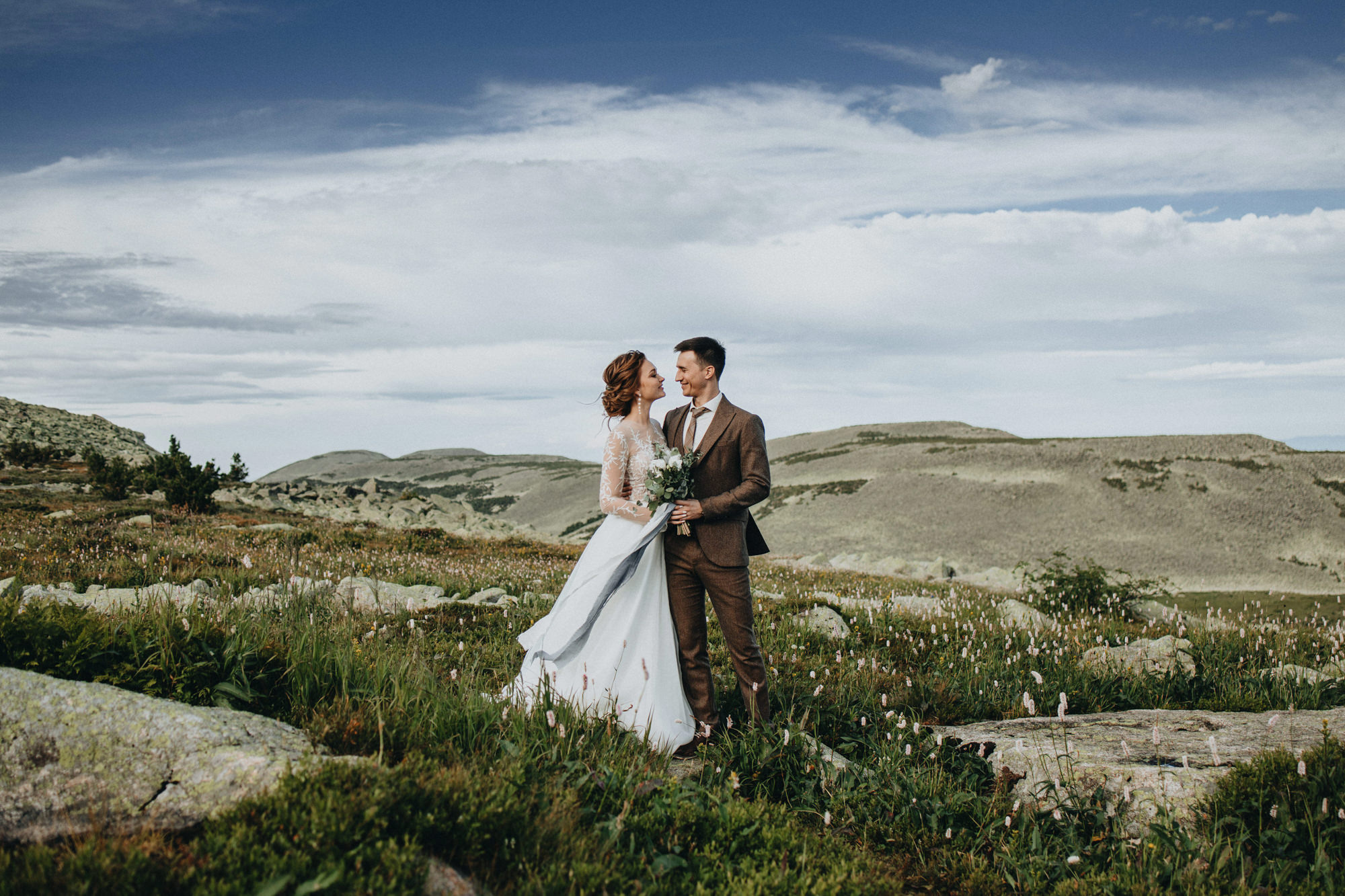 Kate & Ilya's Mountain Elopement | Georgy Shishkin Photography in Portland, Seattle, Bend & Oregon Coast. Capturing Love in the Heart of the Pacific Northwes