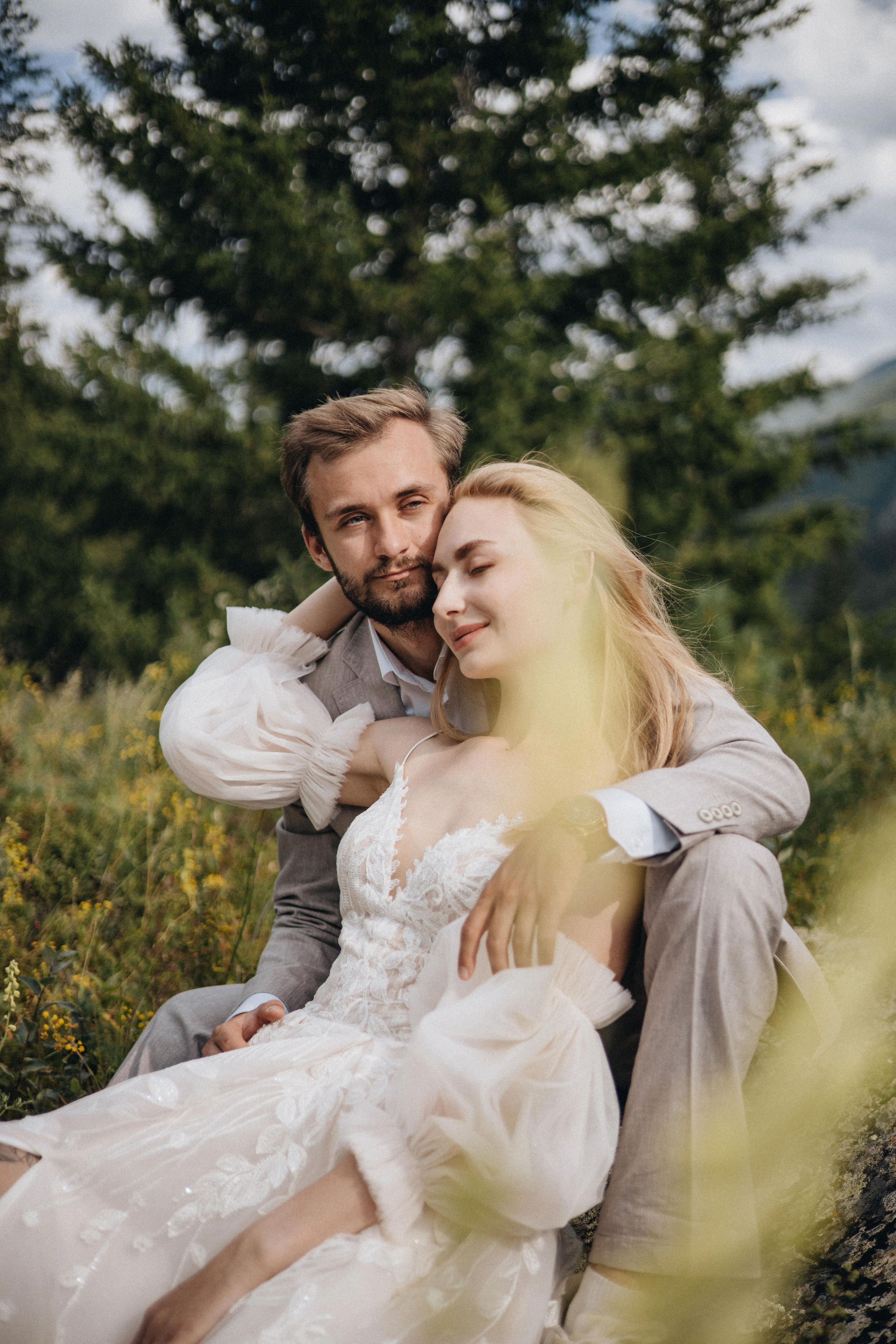 Intimate Mountain Elopement Photography in Portland, Seattle, Bend & Oregon Coast | Ksy & Max | Georgy Shishkin. Capturing Love in the Heart of the Pacific Northwes