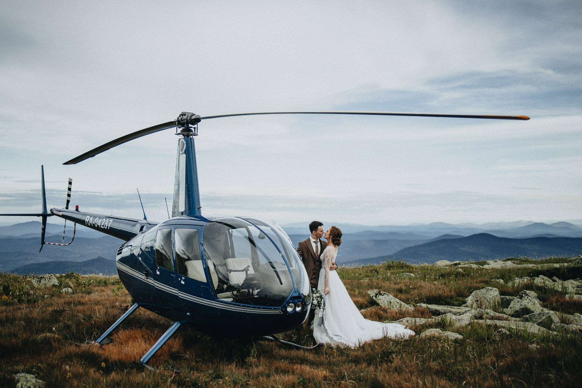 Kate & Ilya's Mountain Elopement | Georgy Shishkin Photography in Portland, Seattle, Bend & Oregon Coast. Capturing Love in the Heart of the Pacific Northwes