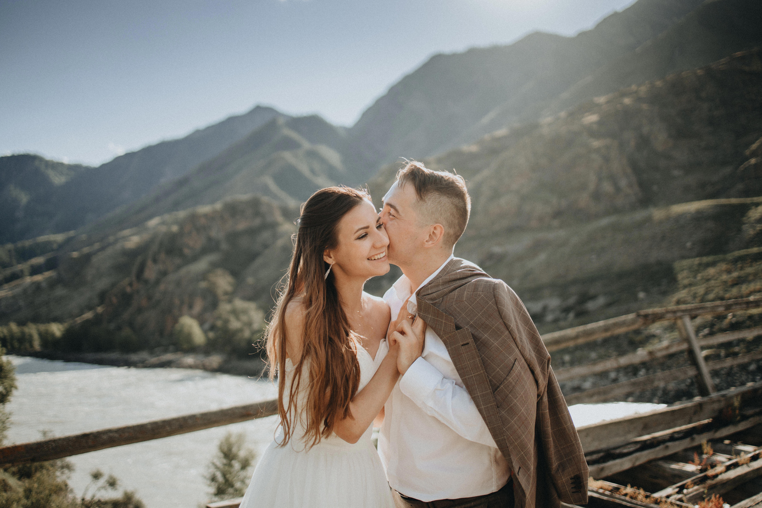 Portland, Seattle, Bend & Oregon Coast Elopement Photography | Alex & Michael's Mountain Wedding by Georgy Shishkin. Capturing Love in the Heart of the Pacific Northwes