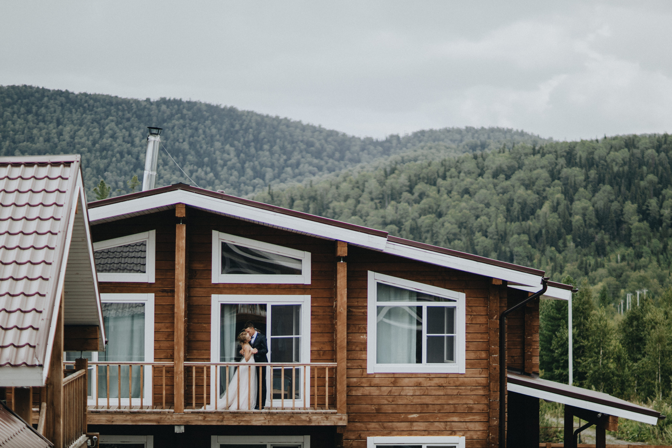Mountain Wedding Photography in Portland, Seattle, Bend & Oregon Coast | Tonya & Sergey by Georgy Shishkin. Capturing Love in the Heart of the Pacific Northwes