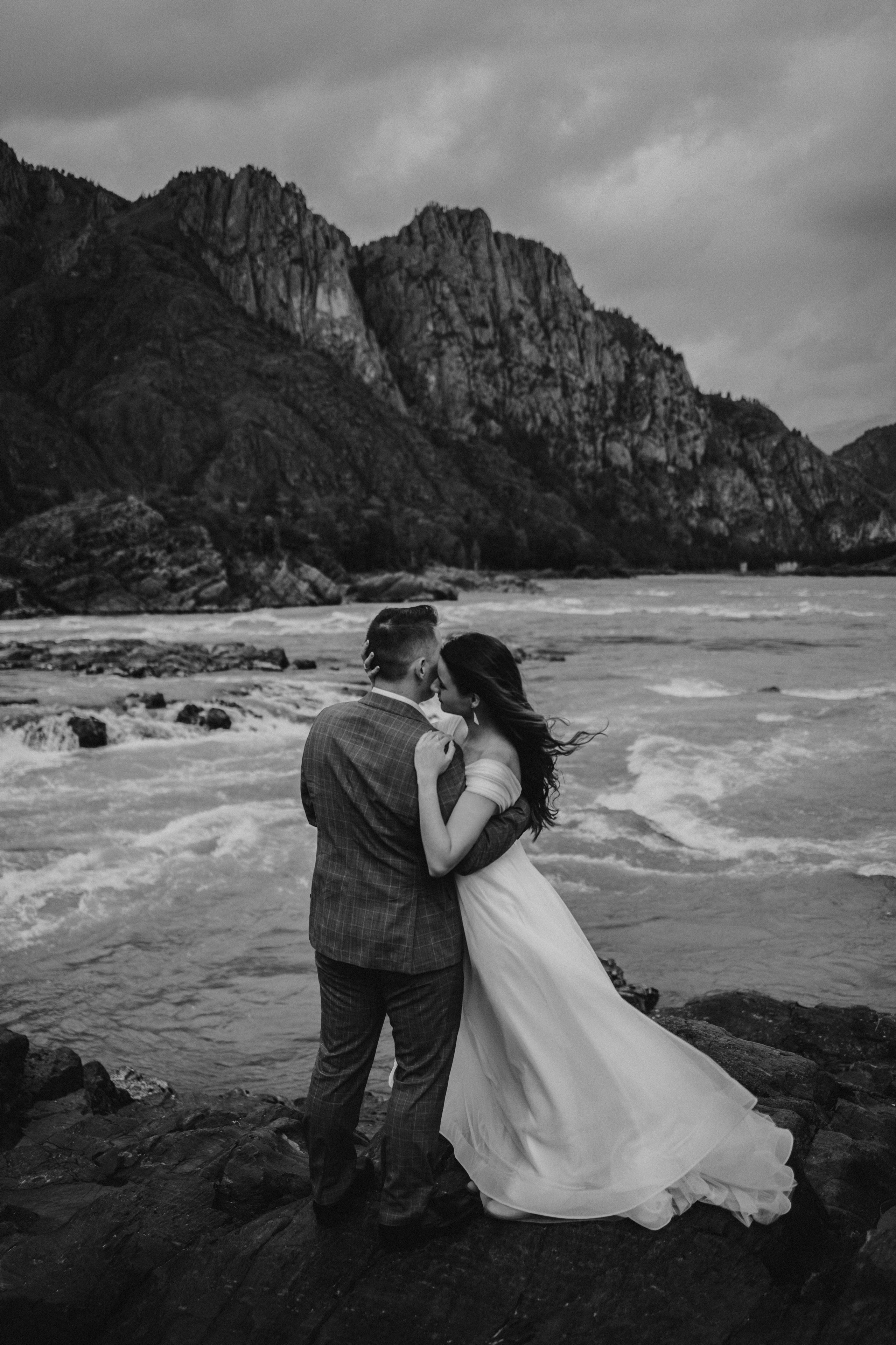 Portland, Seattle, Bend & Oregon Coast Elopement Photography | Alex & Michael's Mountain Wedding by Georgy Shishkin. Capturing Love in the Heart of the Pacific Northwes