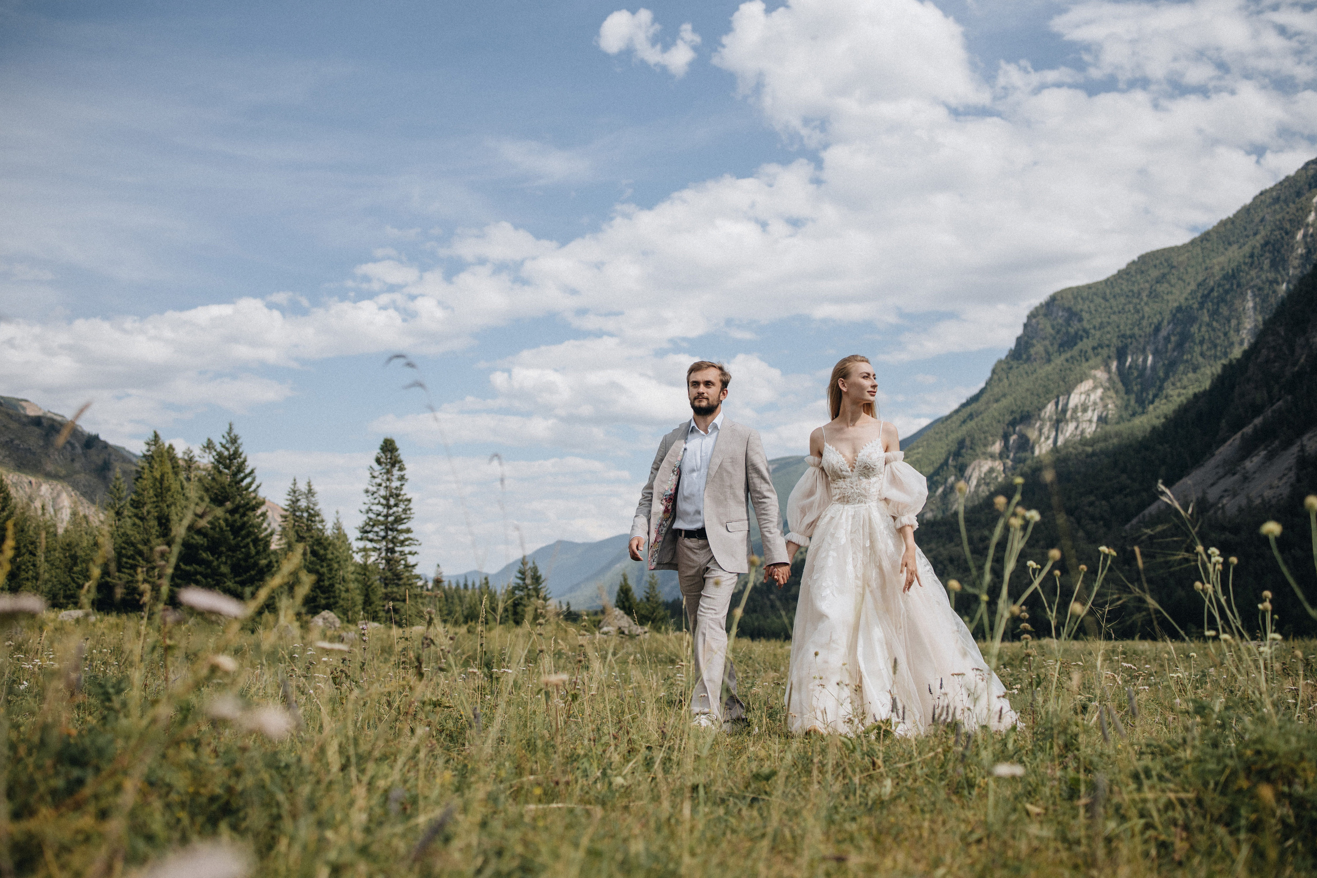Intimate Mountain Elopement Photography in Portland, Seattle, Bend & Oregon Coast | Ksy & Max | Georgy Shishkin. Capturing Love in the Heart of the Pacific Northwes