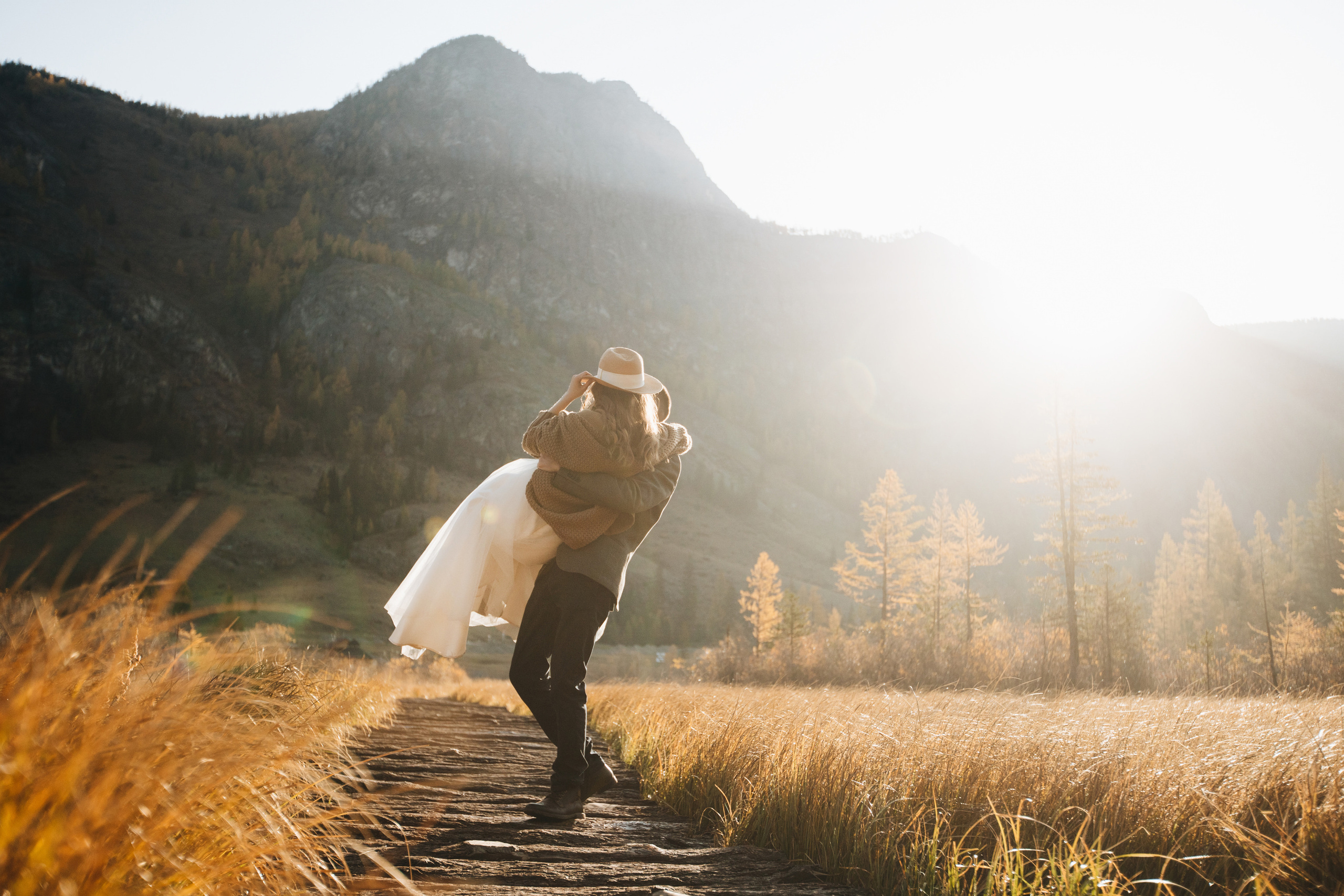 Portland, Seattle, Bend & Oregon Coast Elopement & Wedding Photography | J & J Mountain Adventure by Georgy Shishkin. Capturing Love in the Heart of the Pacific Northwes