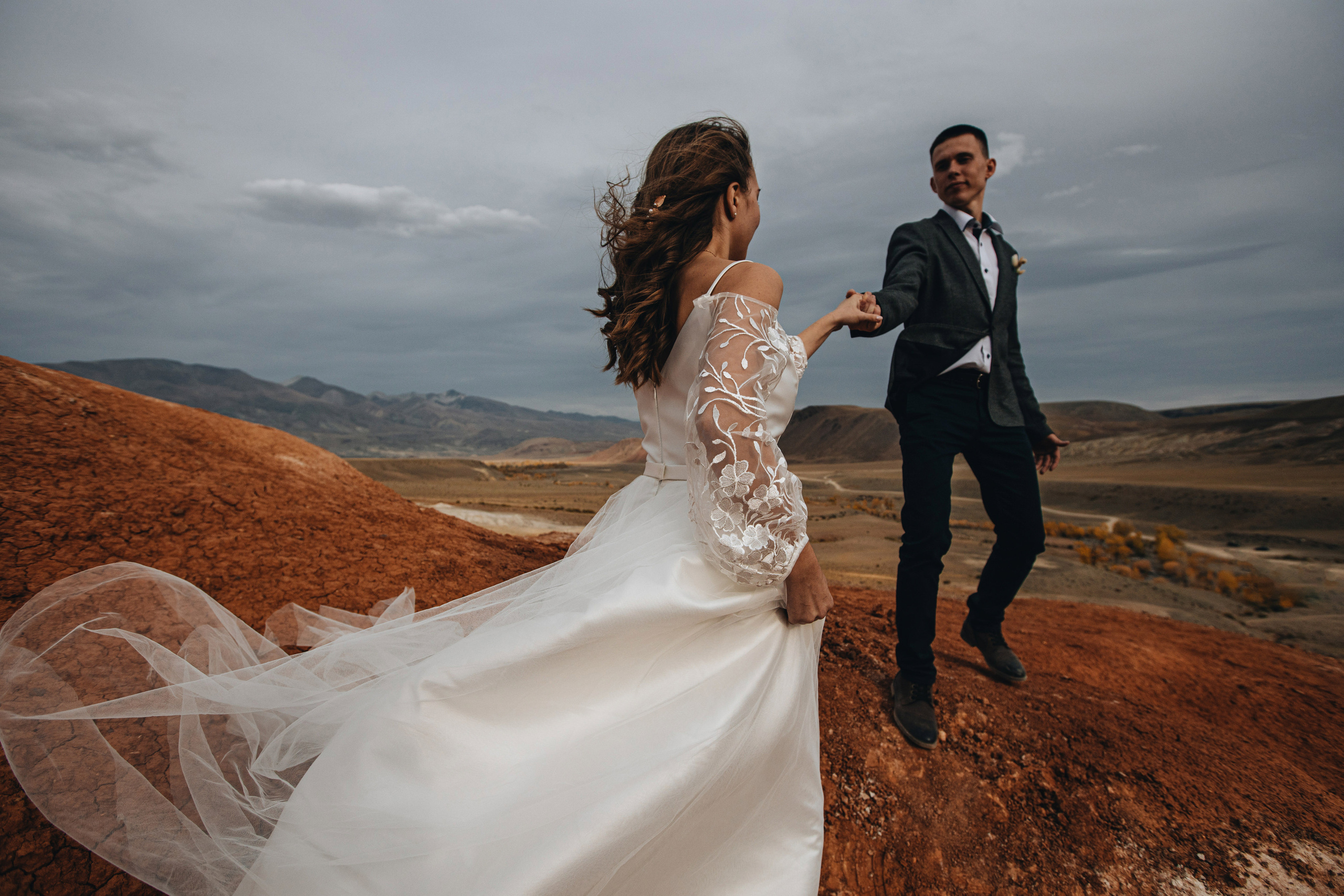 Portland, Seattle, Bend & Oregon Coast Elopement & Wedding Photography | J & J Mountain Adventure by Georgy Shishkin. Capturing Love in the Heart of the Pacific Northwes