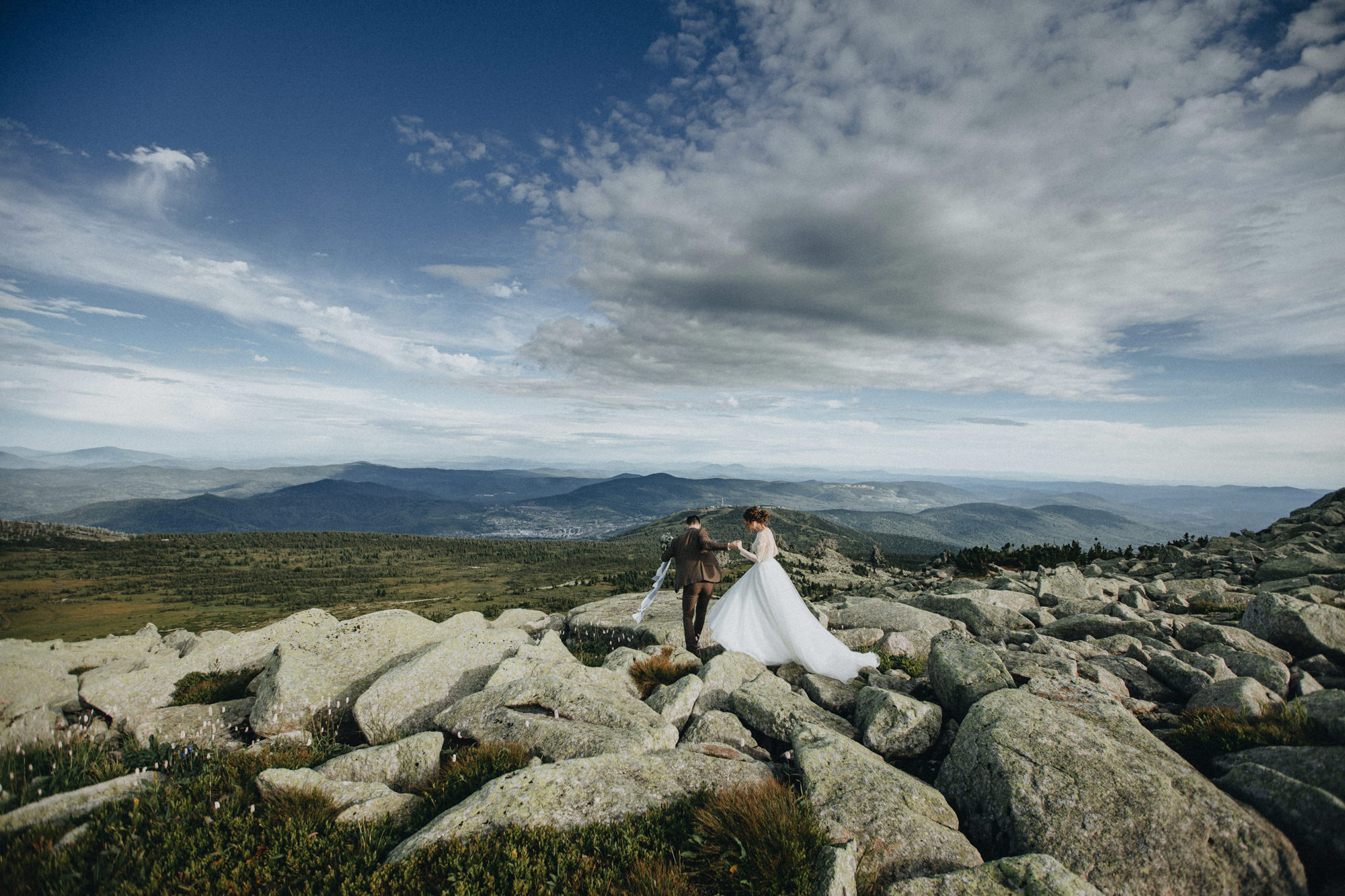 Kate & Ilya's Mountain Elopement | Georgy Shishkin Photography in Portland, Seattle, Bend & Oregon Coast. Capturing Love in the Heart of the Pacific Northwes