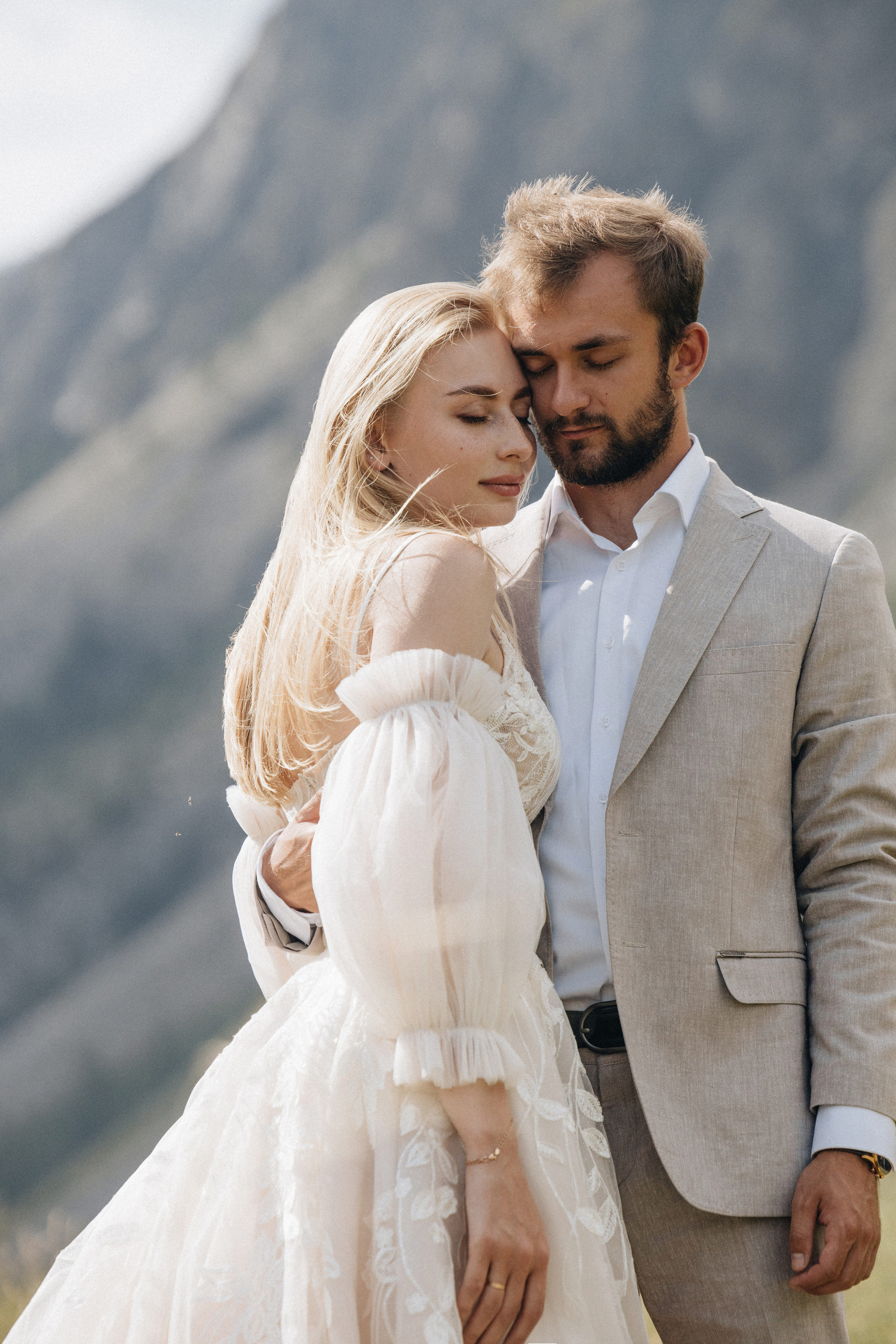 Intimate Mountain Elopement Photography in Portland, Seattle, Bend & Oregon Coast | Ksy & Max | Georgy Shishkin. Capturing Love in the Heart of the Pacific Northwes