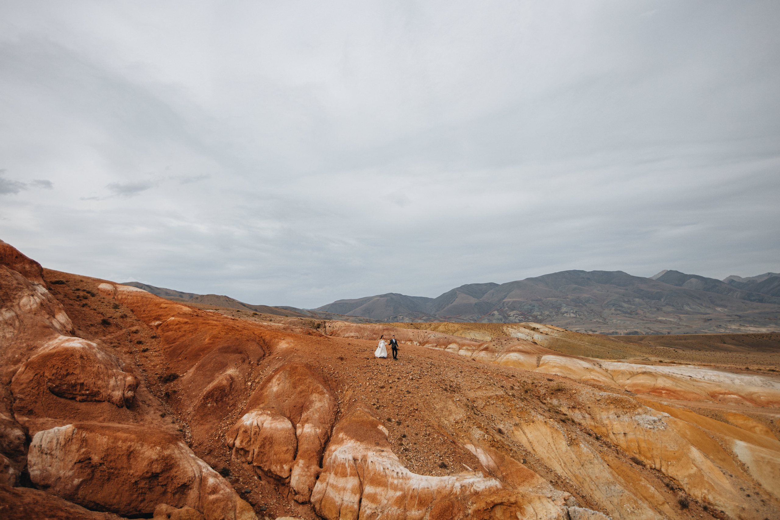 Portland, Seattle, Bend & Oregon Coast Elopement & Wedding Photography | J & J Mountain Adventure by Georgy Shishkin. Capturing Love in the Heart of the Pacific Northwes