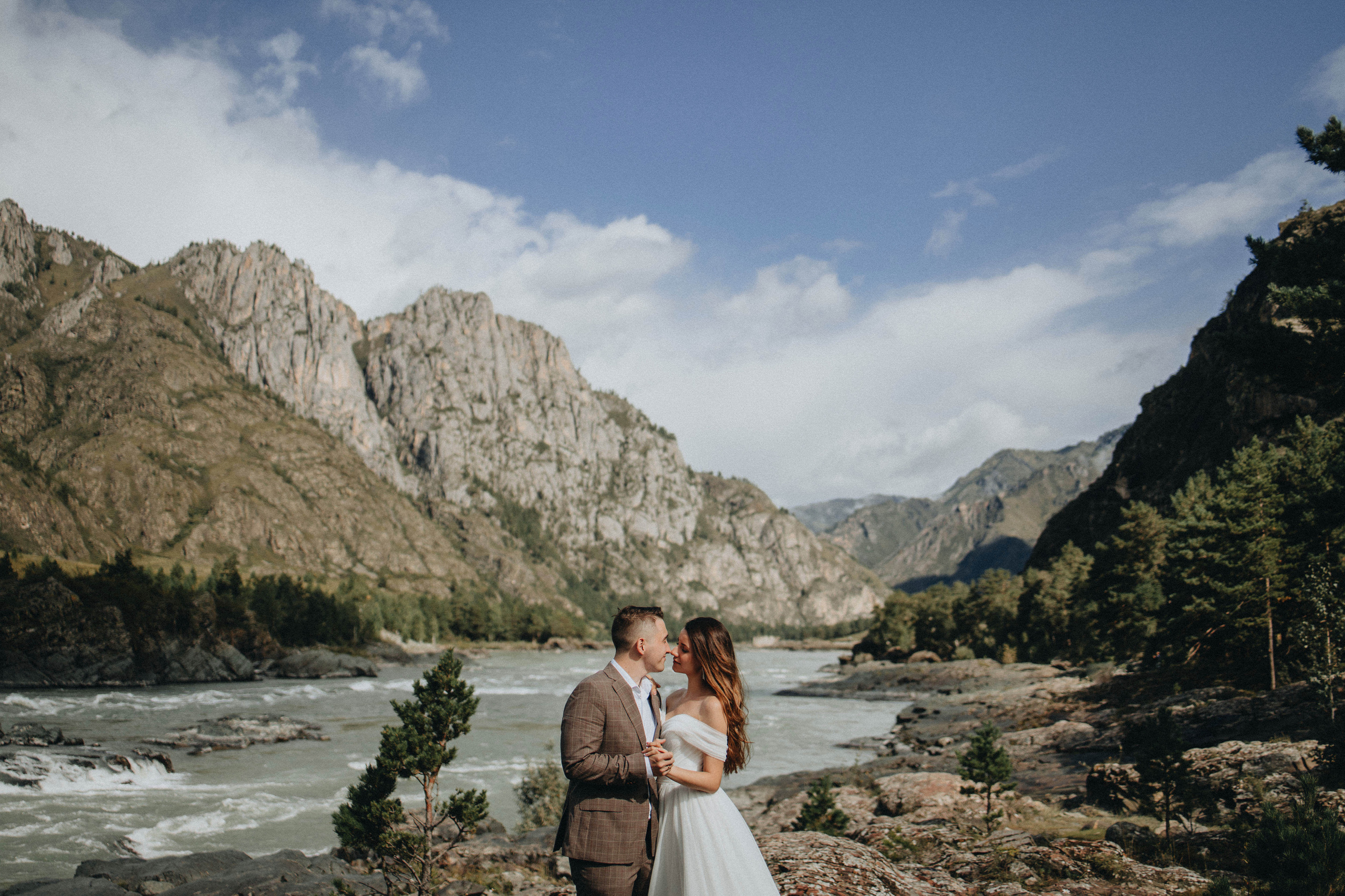 Portland, Seattle, Bend & Oregon Coast Elopement Photography | Alex & Michael's Mountain Wedding by Georgy Shishkin. Capturing Love in the Heart of the Pacific Northwes