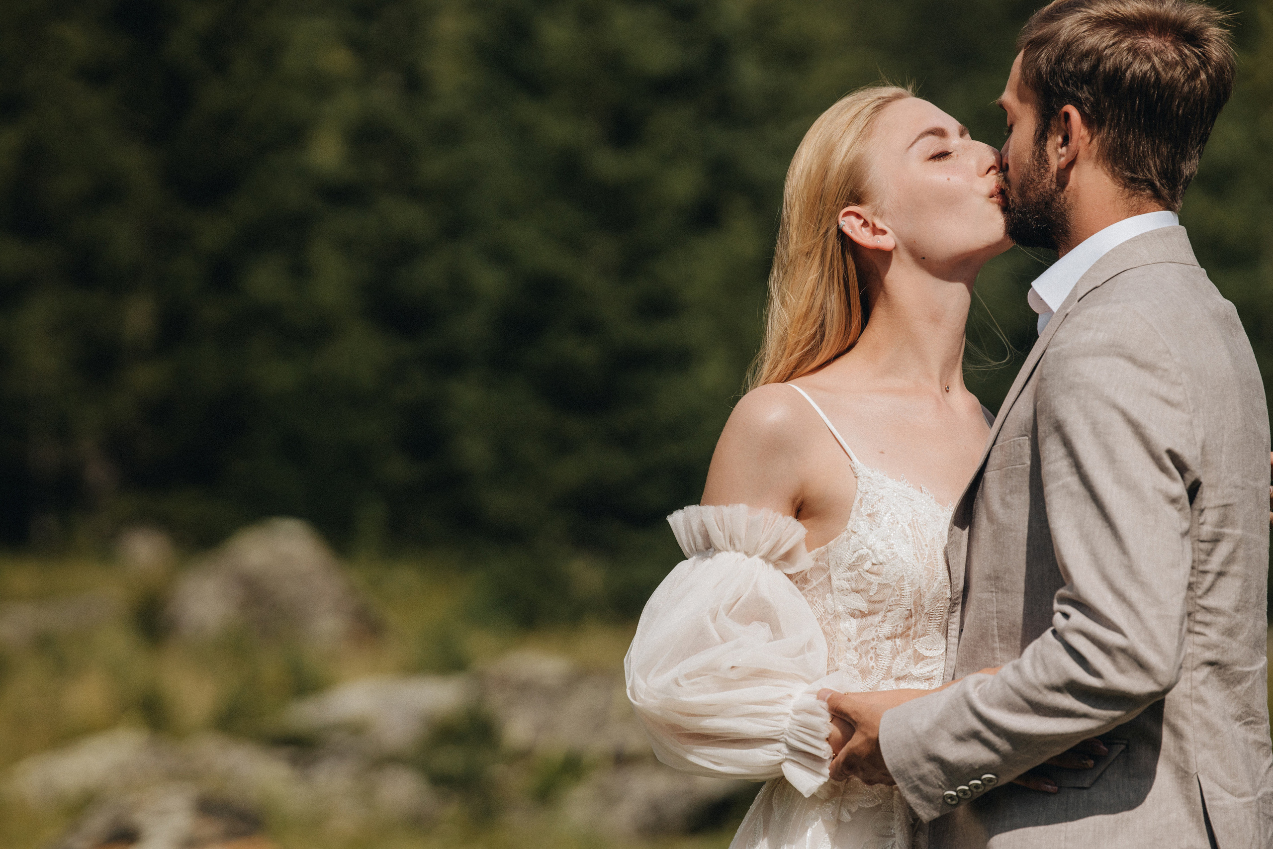 Intimate Mountain Elopement Photography in Portland, Seattle, Bend & Oregon Coast | Ksy & Max | Georgy Shishkin. Capturing Love in the Heart of the Pacific Northwes