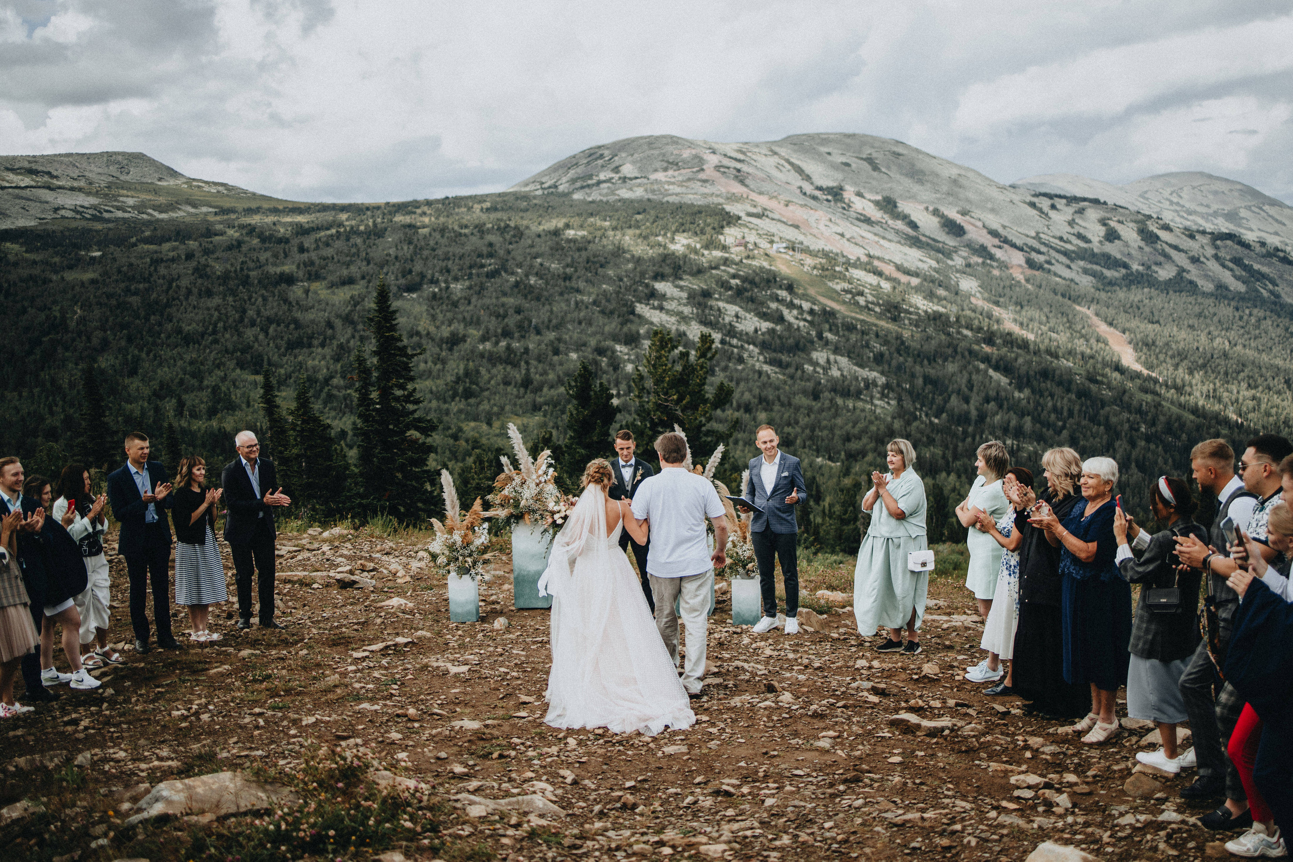 Mountain Wedding Photography in Portland, Seattle, Bend & Oregon Coast | Tonya & Sergey by Georgy Shishkin. Capturing Love in the Heart of the Pacific Northwes