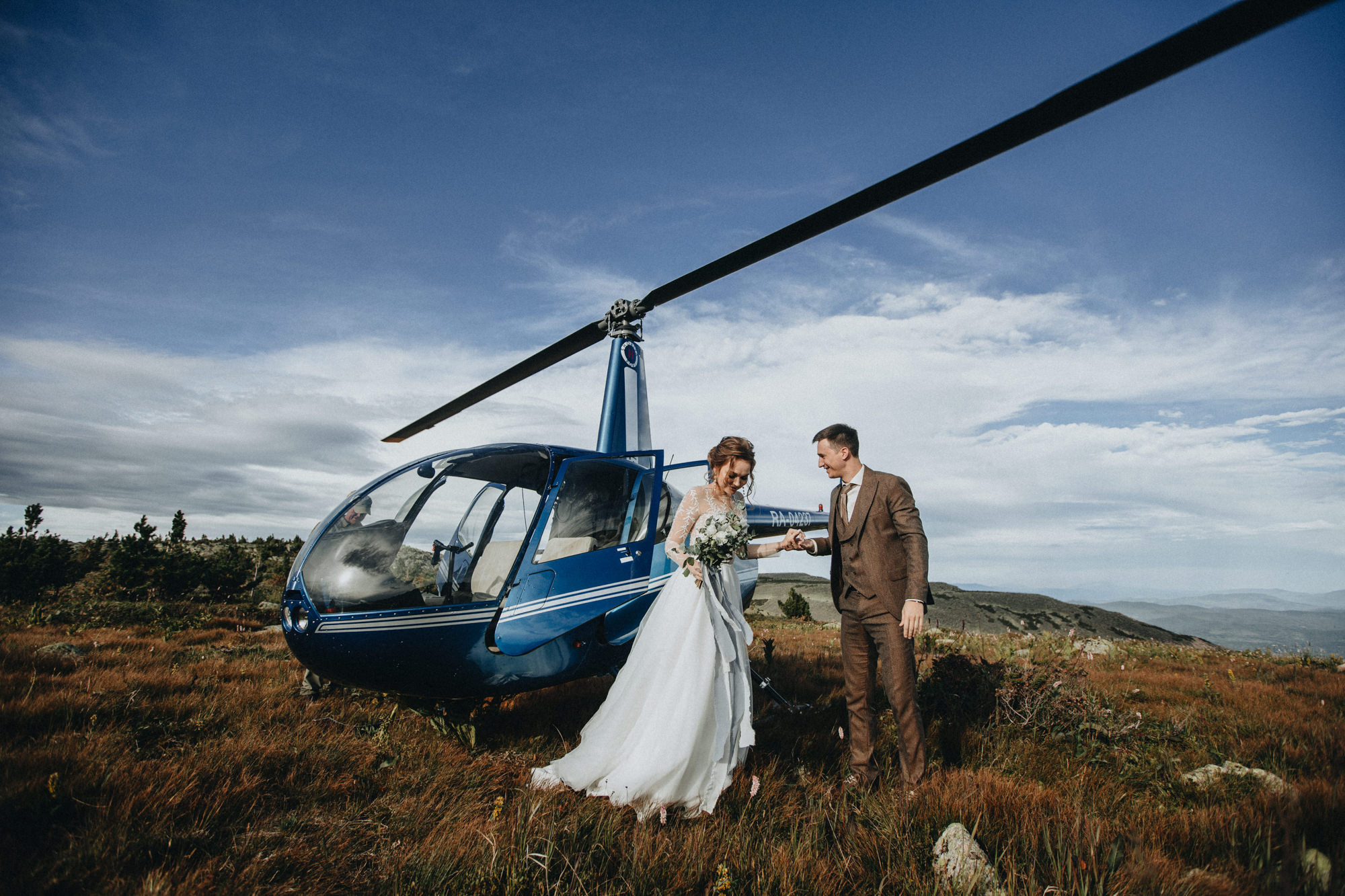 Kate & Ilya's Mountain Elopement | Georgy Shishkin Photography in Portland, Seattle, Bend & Oregon Coast. Capturing Love in the Heart of the Pacific Northwes