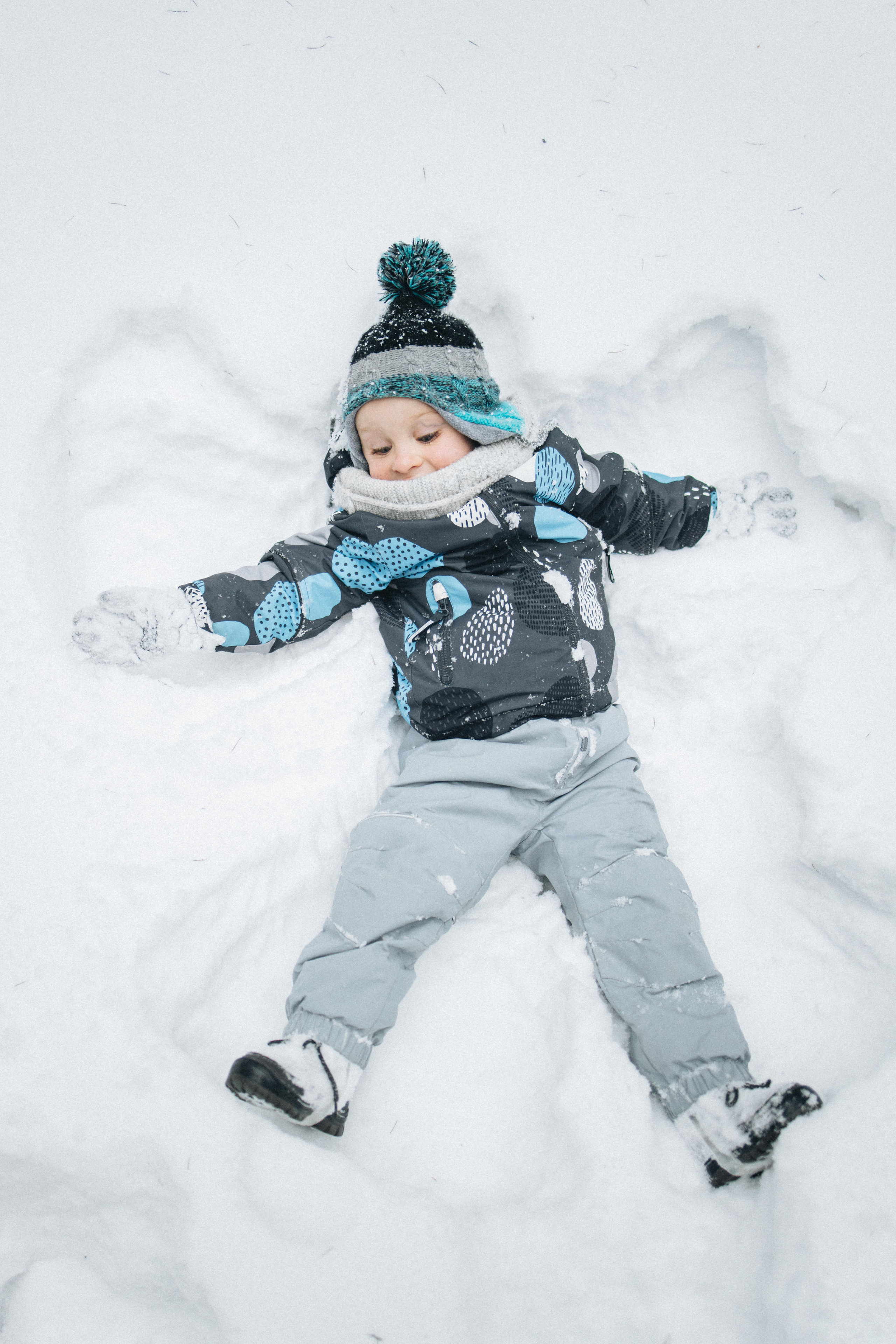 Capture the Warmth of Winter with Family Photography in Portland, Seattle, Bend & Oregon Coast | Georgy Shishkin. Capturing Love in the Heart of the Pacific Northwes