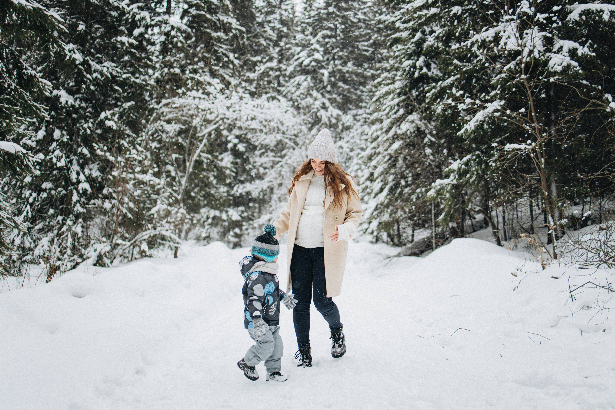 Capture the Warmth of Winter with Family Photography in Portland, Seattle, Bend & Oregon Coast | Georgy Shishkin. Capturing Love in the Heart of the Pacific Northwes