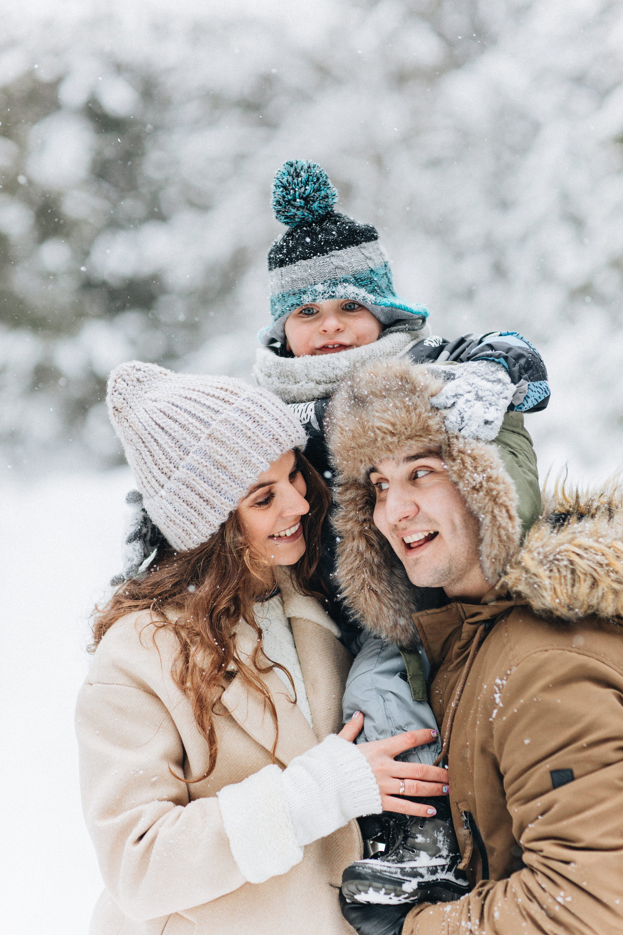 Capture the Warmth of Winter with Family Photography in Portland, Seattle, Bend & Oregon Coast | Georgy Shishkin. Capturing Love in the Heart of the Pacific Northwes