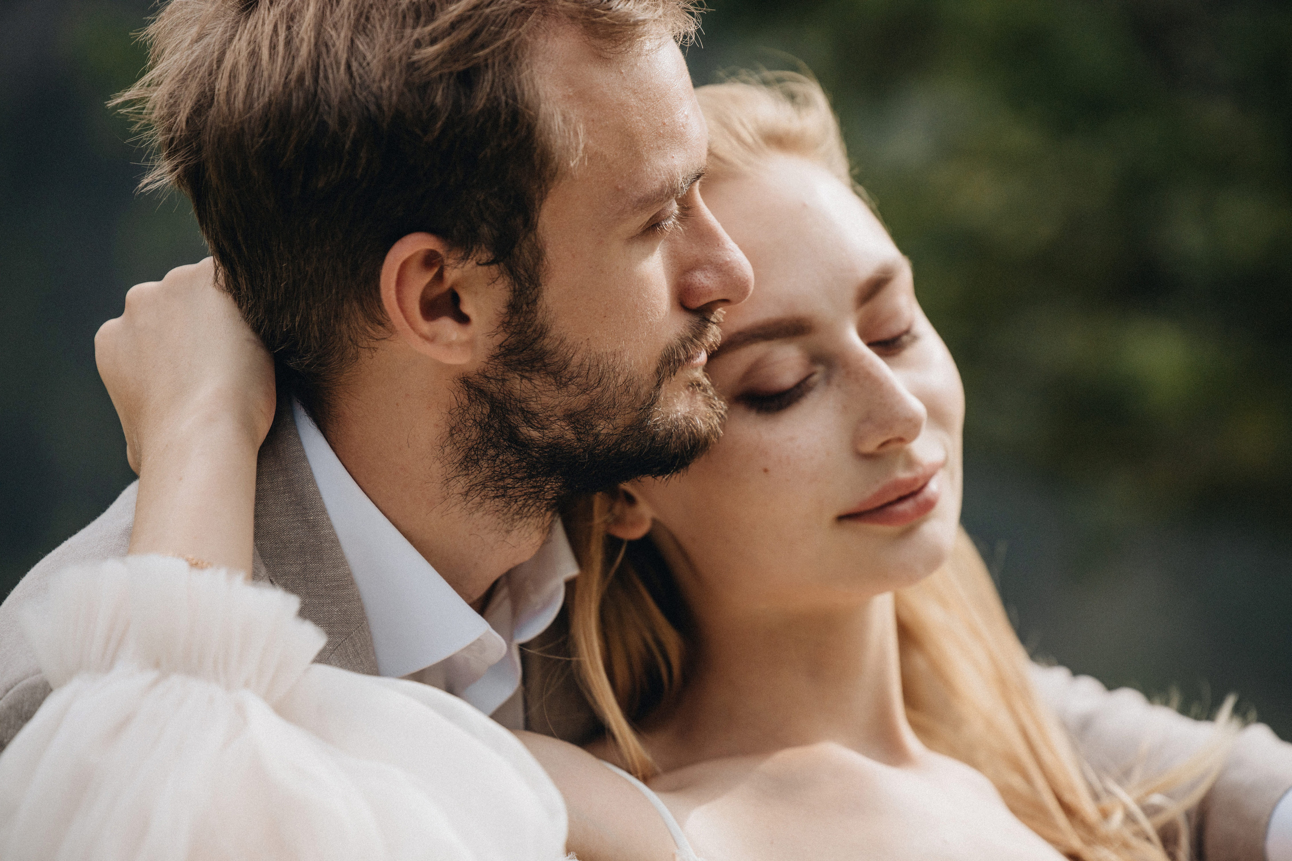 Intimate Mountain Elopement Photography in Portland, Seattle, Bend & Oregon Coast | Ksy & Max | Georgy Shishkin. Capturing Love in the Heart of the Pacific Northwes