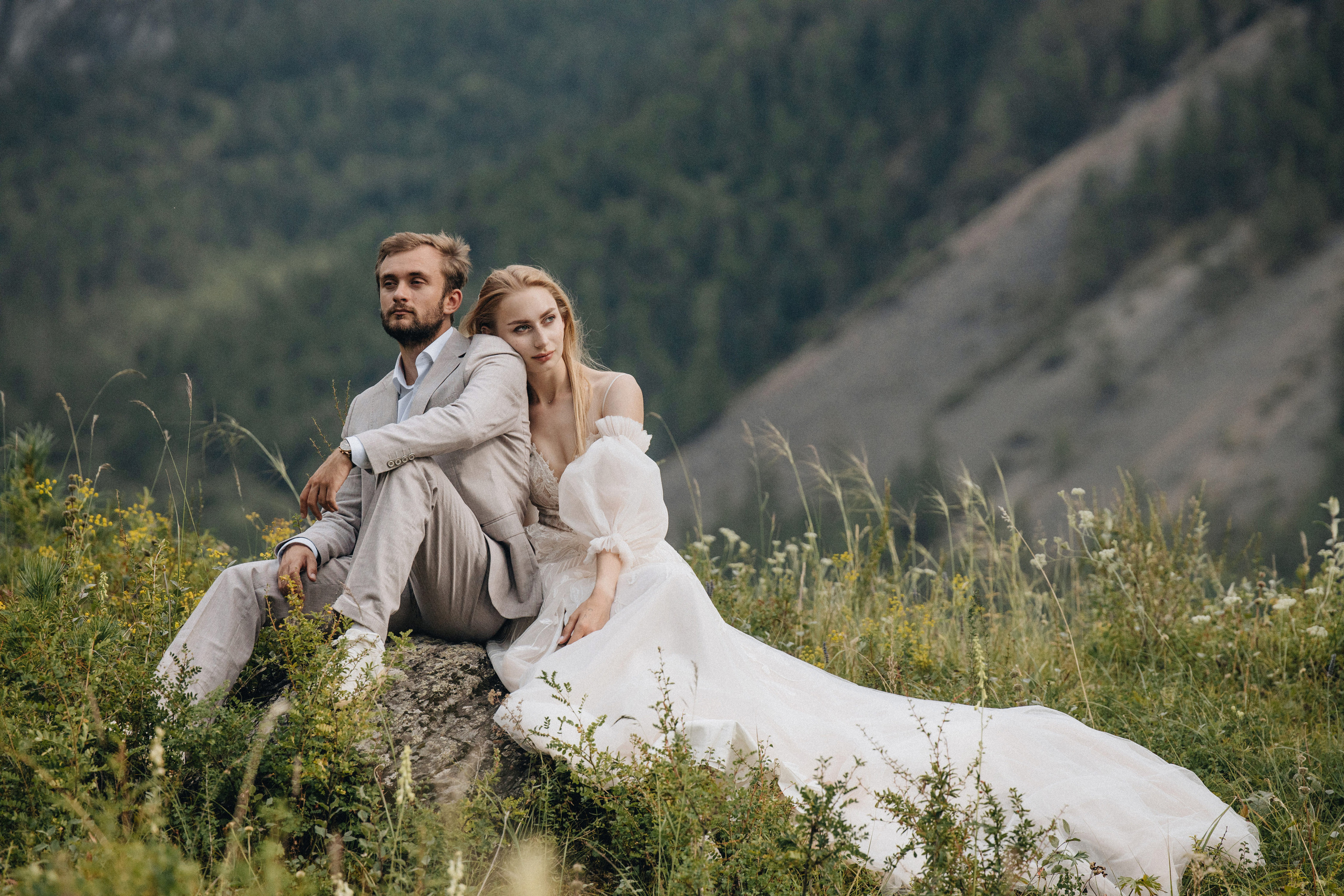 Intimate Mountain Elopement Photography in Portland, Seattle, Bend & Oregon Coast | Ksy & Max | Georgy Shishkin. Capturing Love in the Heart of the Pacific Northwes