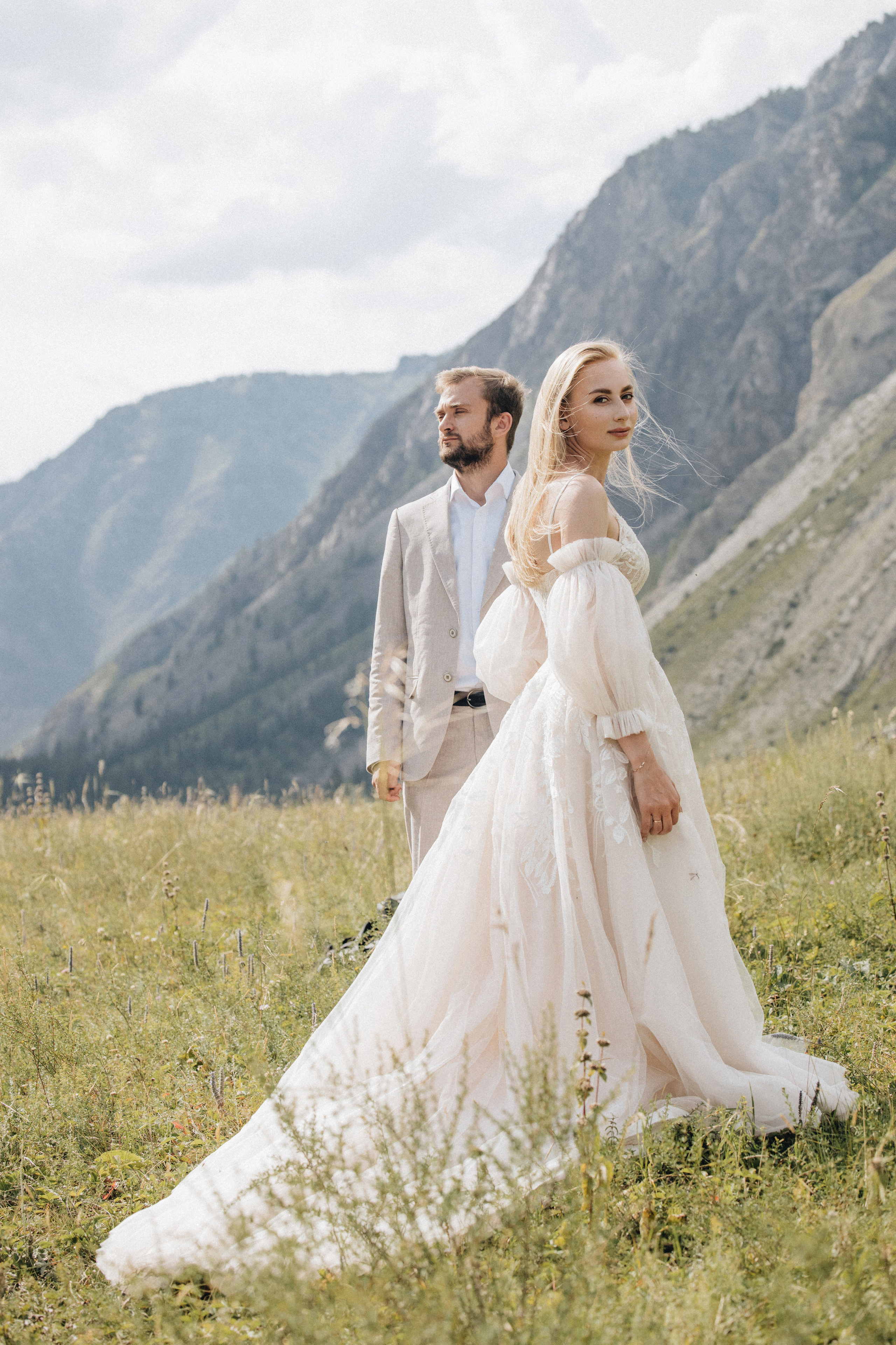 Intimate Mountain Elopement Photography in Portland, Seattle, Bend & Oregon Coast | Ksy & Max | Georgy Shishkin. Capturing Love in the Heart of the Pacific Northwes