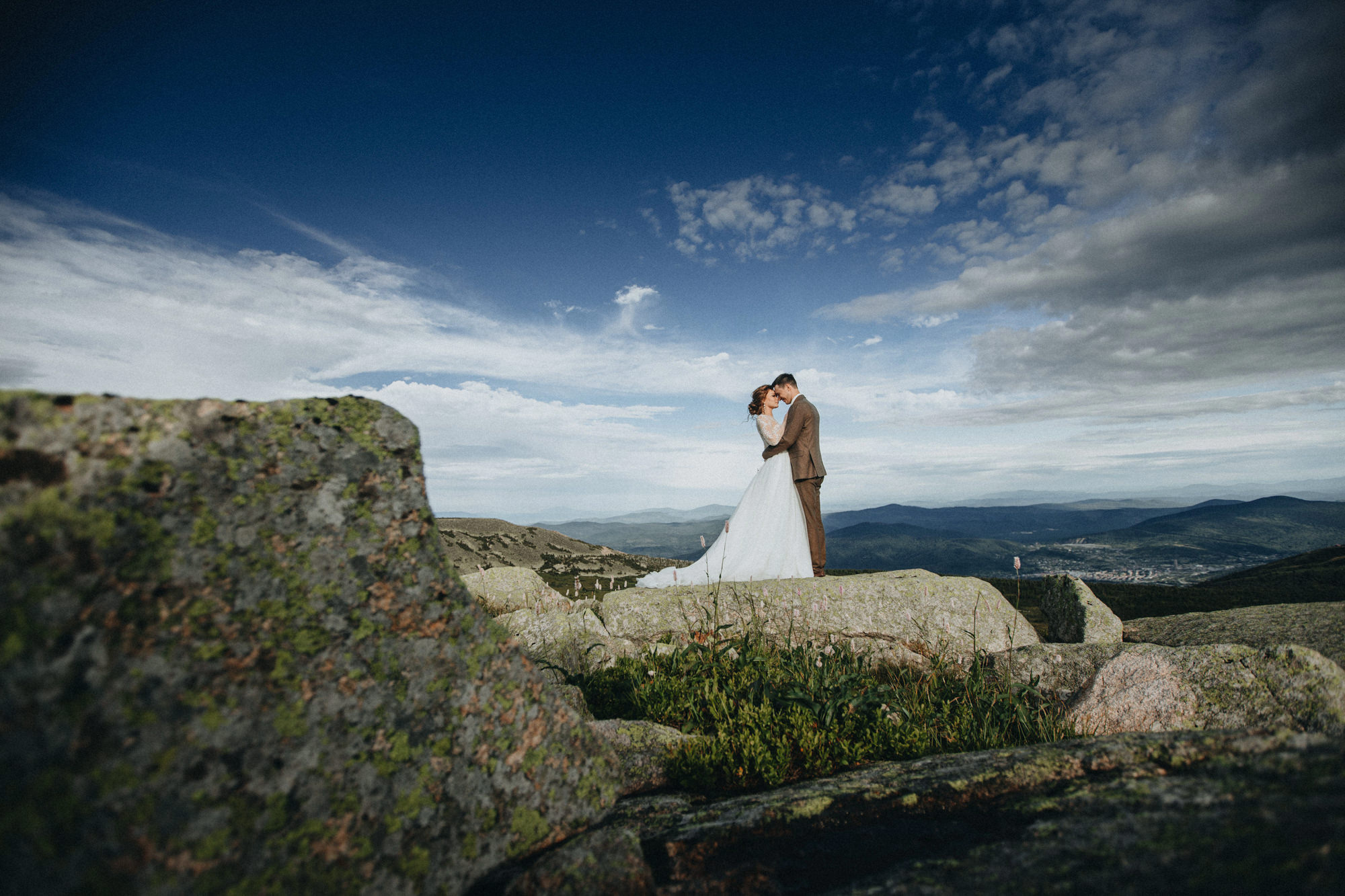Kate & Ilya's Mountain Elopement | Georgy Shishkin Photography in Portland, Seattle, Bend & Oregon Coast. Capturing Love in the Heart of the Pacific Northwes