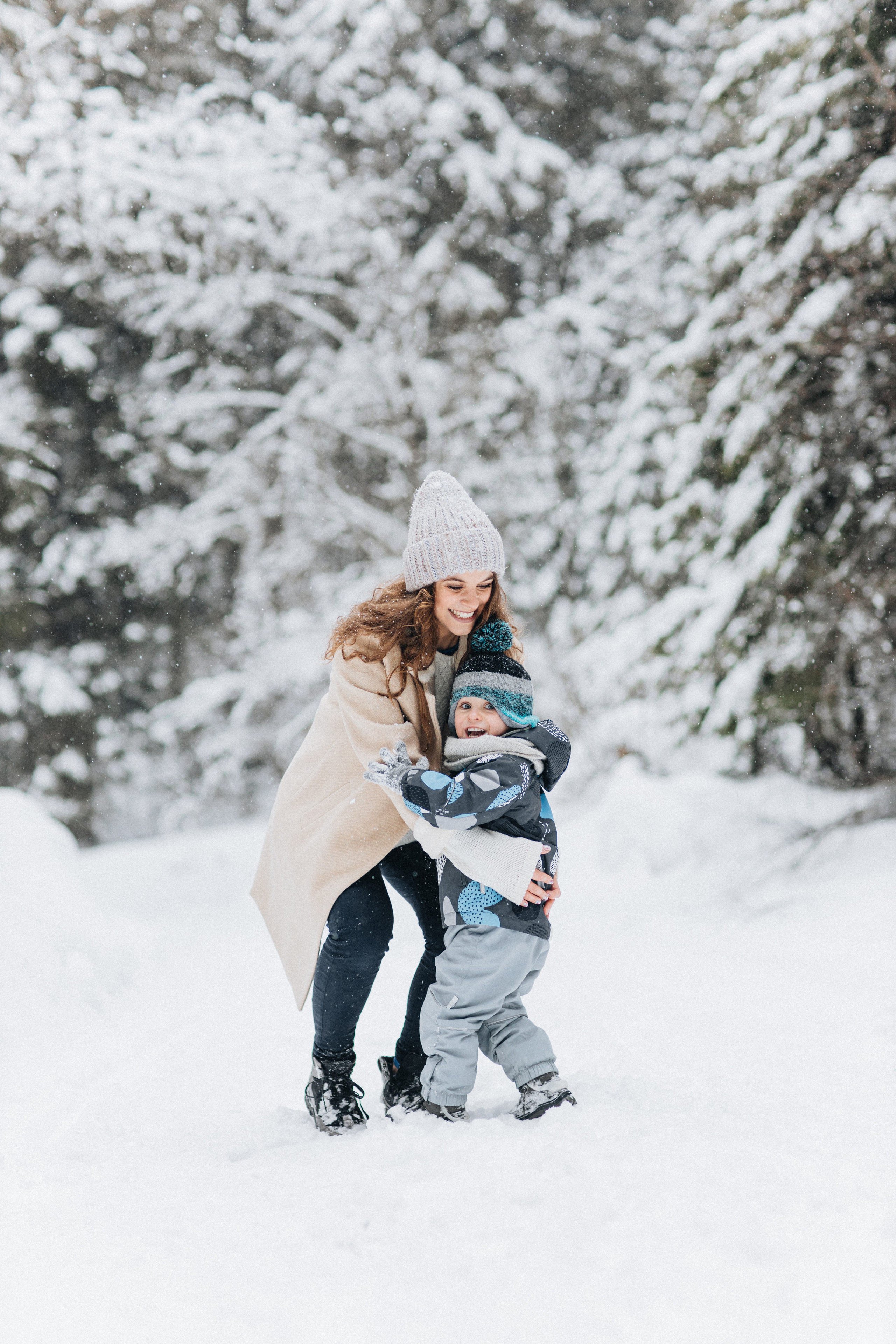 Capture the Warmth of Winter with Family Photography in Portland, Seattle, Bend & Oregon Coast | Georgy Shishkin. Capturing Love in the Heart of the Pacific Northwes