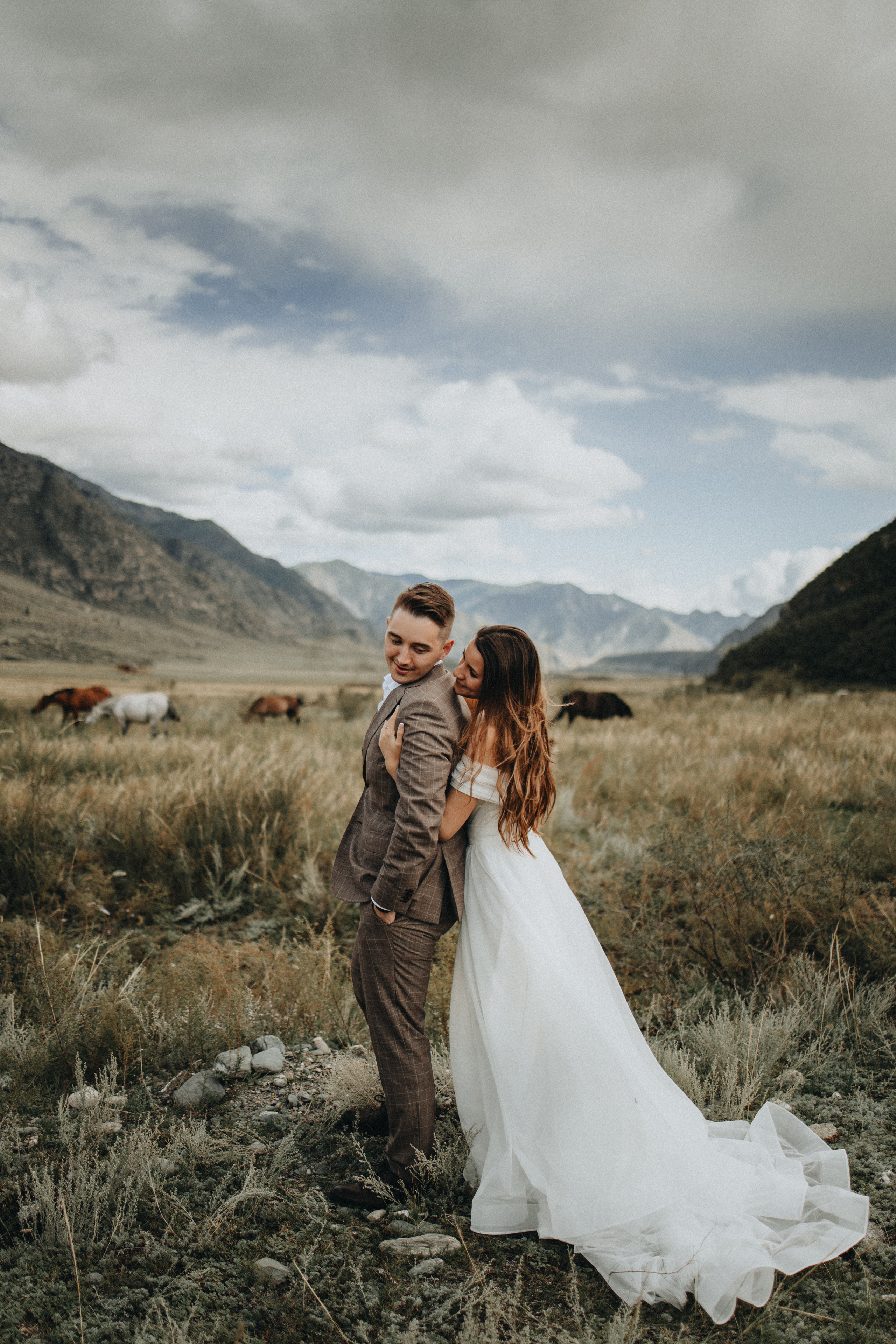 Portland, Seattle, Bend & Oregon Coast Elopement Photography | Alex & Michael's Mountain Wedding by Georgy Shishkin. Capturing Love in the Heart of the Pacific Northwes