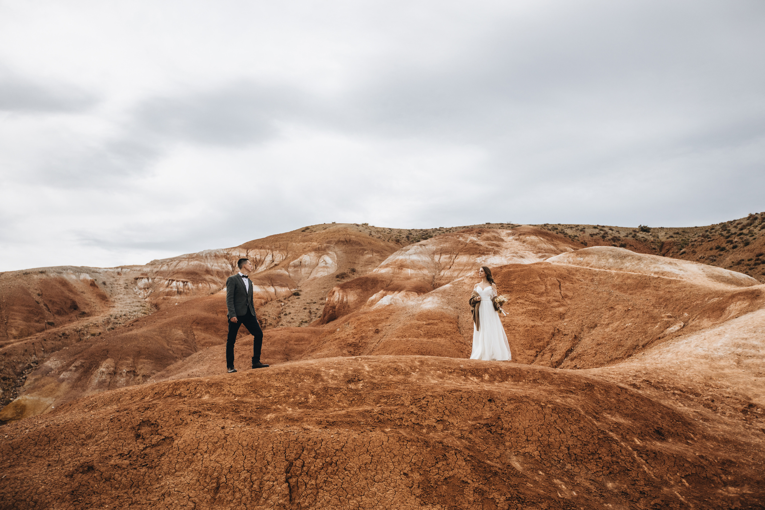 Portland, Seattle, Bend & Oregon Coast Elopement & Wedding Photography | J & J Mountain Adventure by Georgy Shishkin. Capturing Love in the Heart of the Pacific Northwes