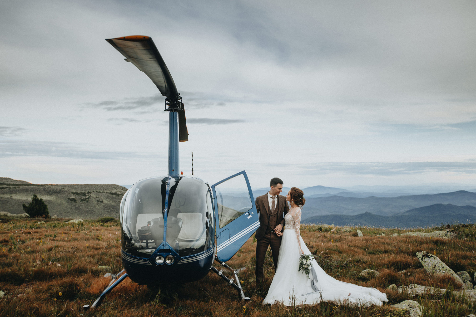 Kate & Ilya's Mountain Elopement | Georgy Shishkin Photography in Portland, Seattle, Bend & Oregon Coast. Capturing Love in the Heart of the Pacific Northwes